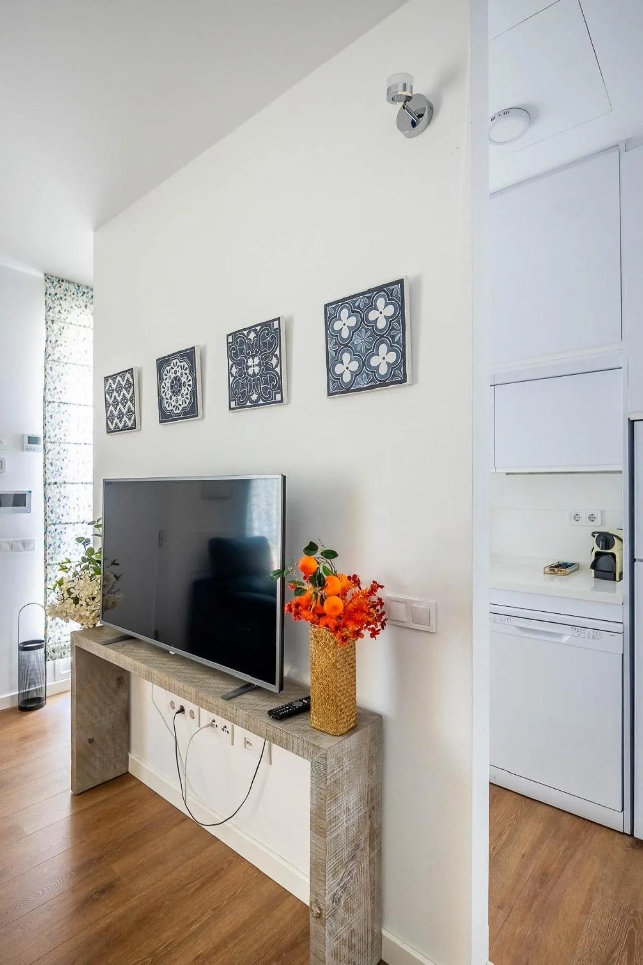 Communal lounge/ TV room in Apartamentos Poemas & Rimas de Bécquer