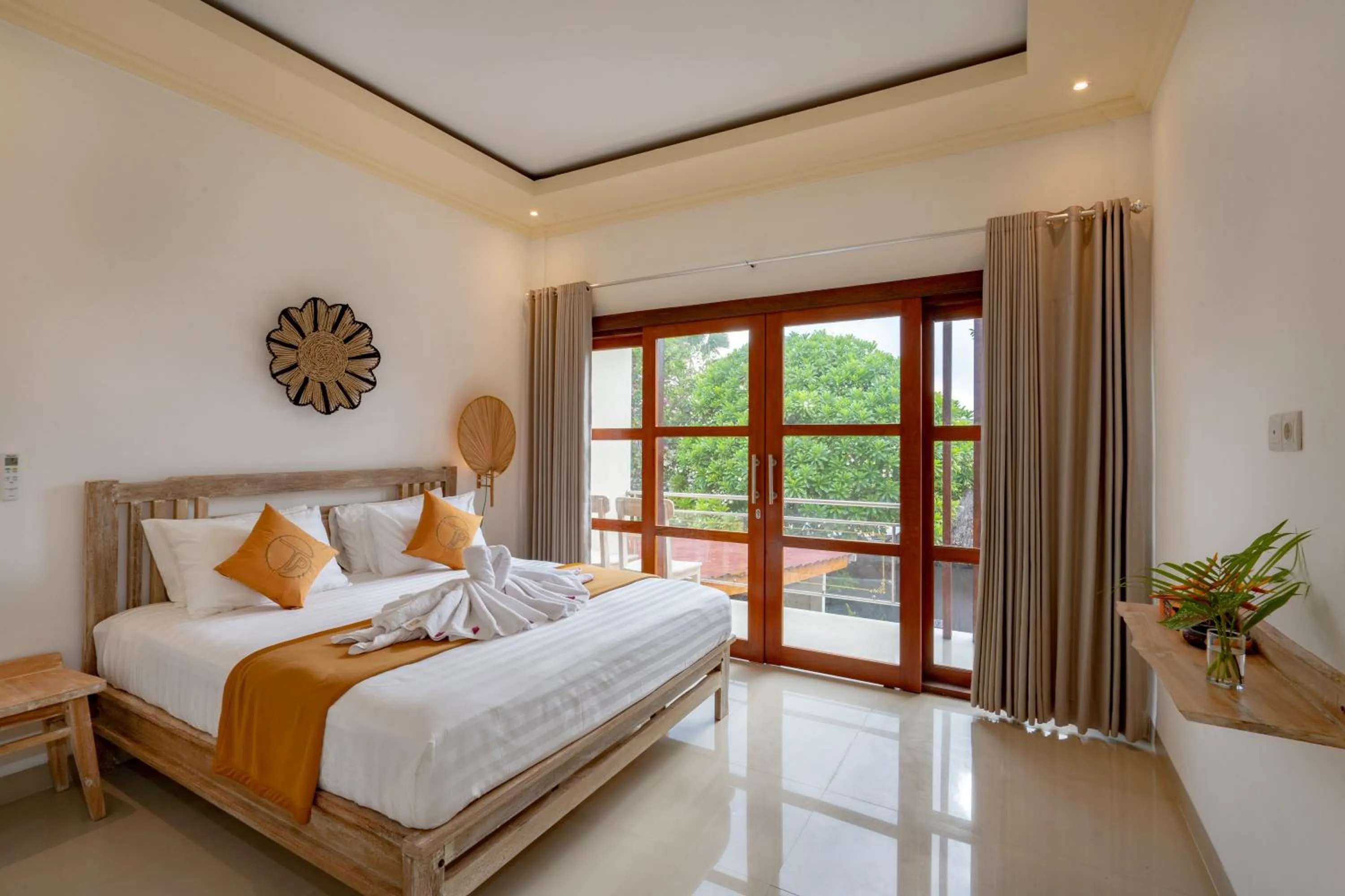 Bed in The Pulau Bungalow