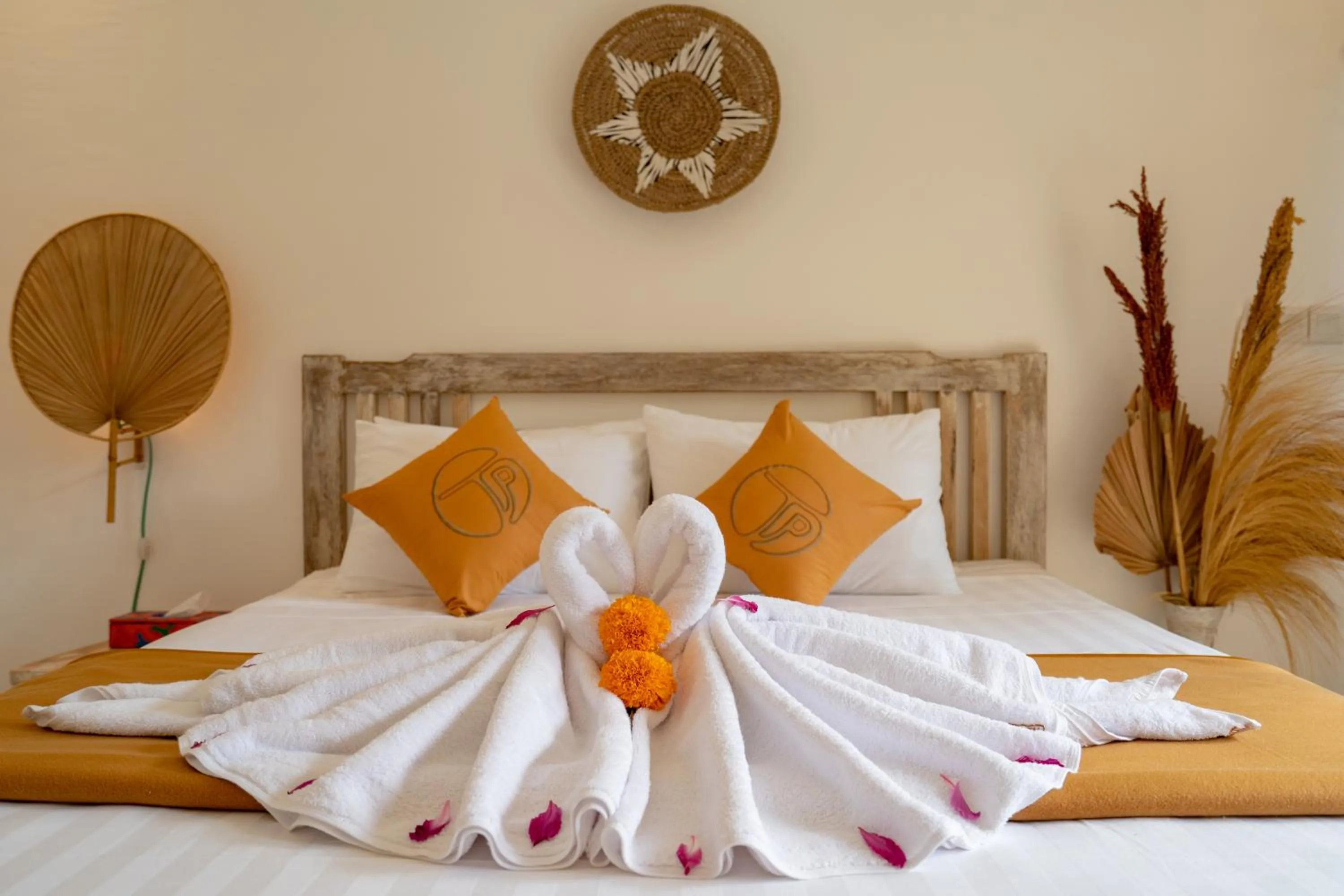 Bed in The Pulau Bungalow