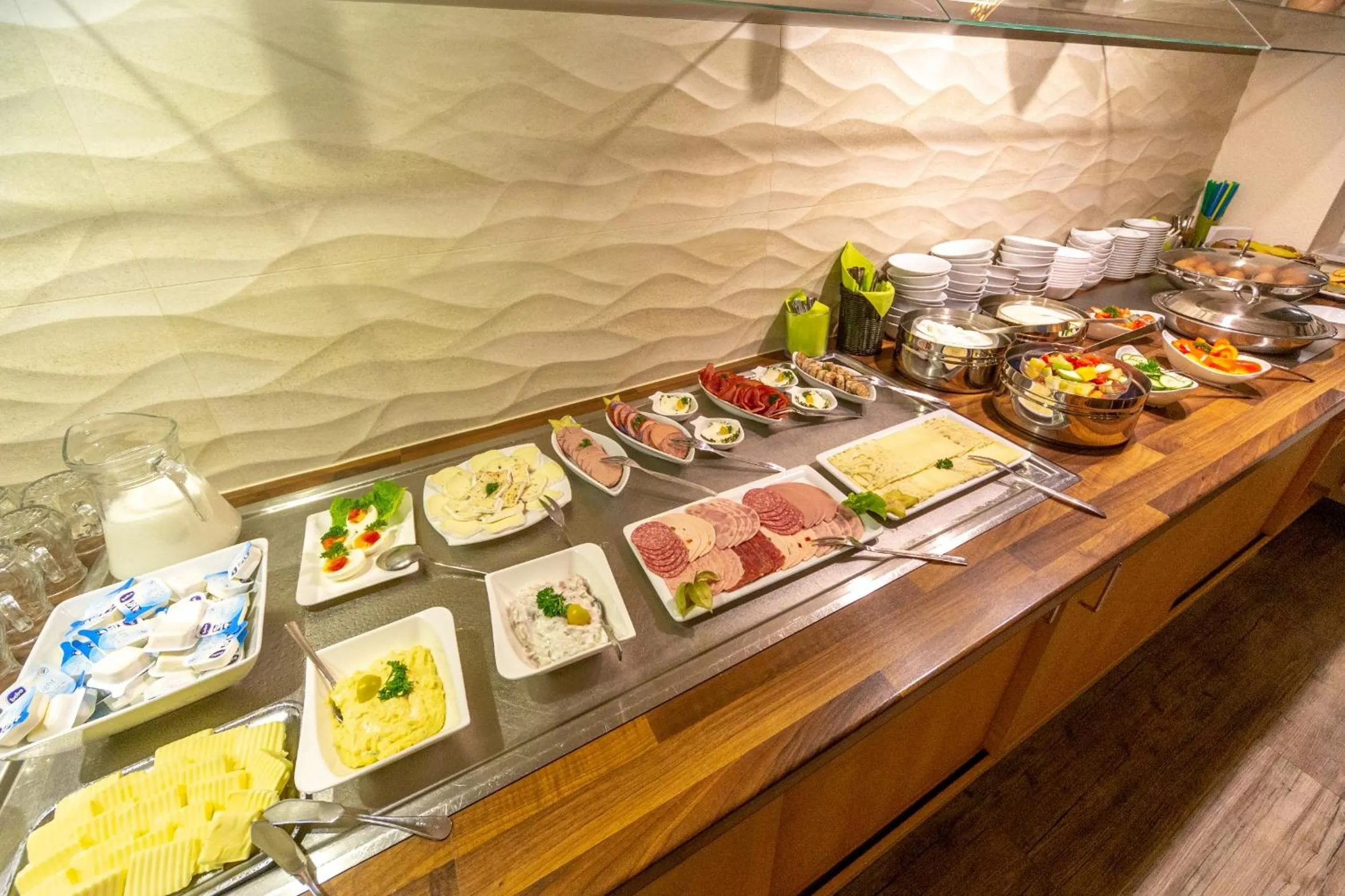 Buffet breakfast in Hotel Rügenblick