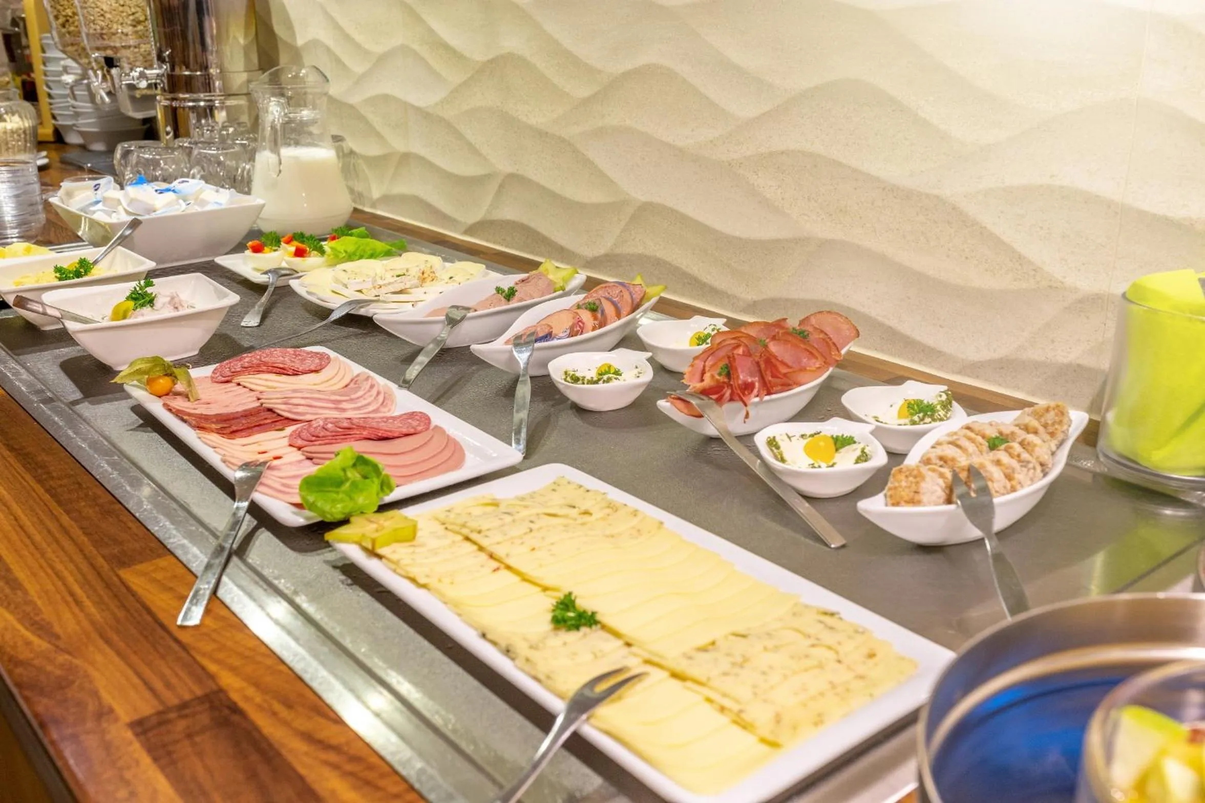 Buffet breakfast in Hotel Rügenblick