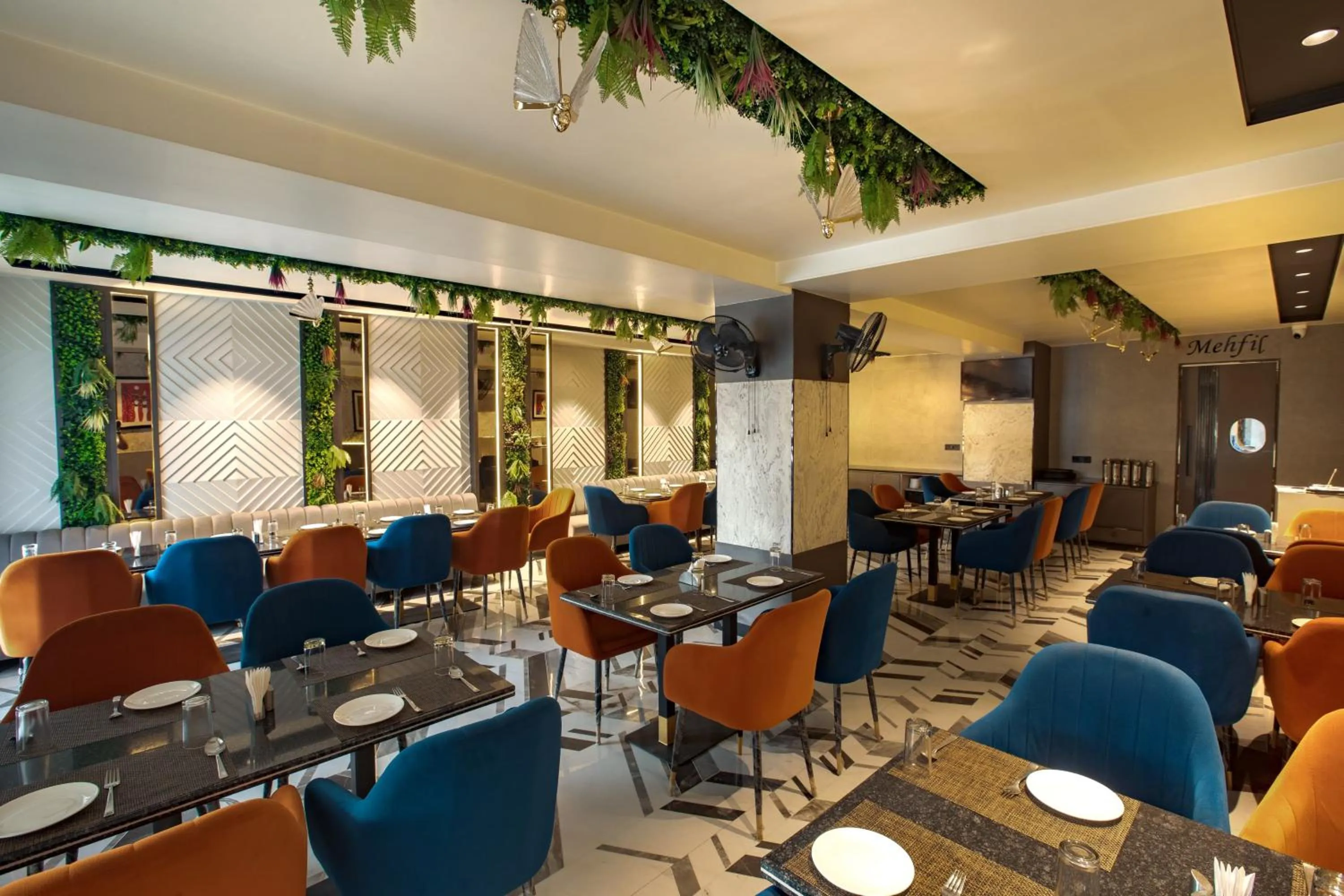 Restaurant/places to eat in Hotel Ganpati Palace