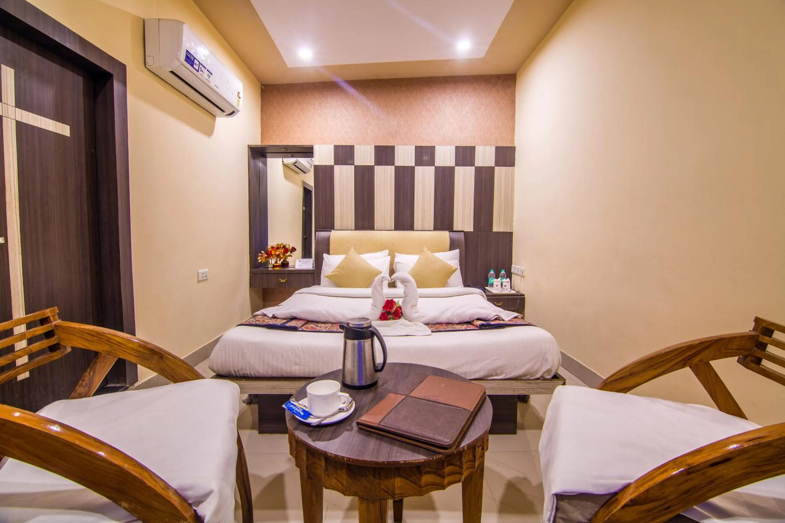 Photo of the whole room, Bed in Hotel Ganpati Palace