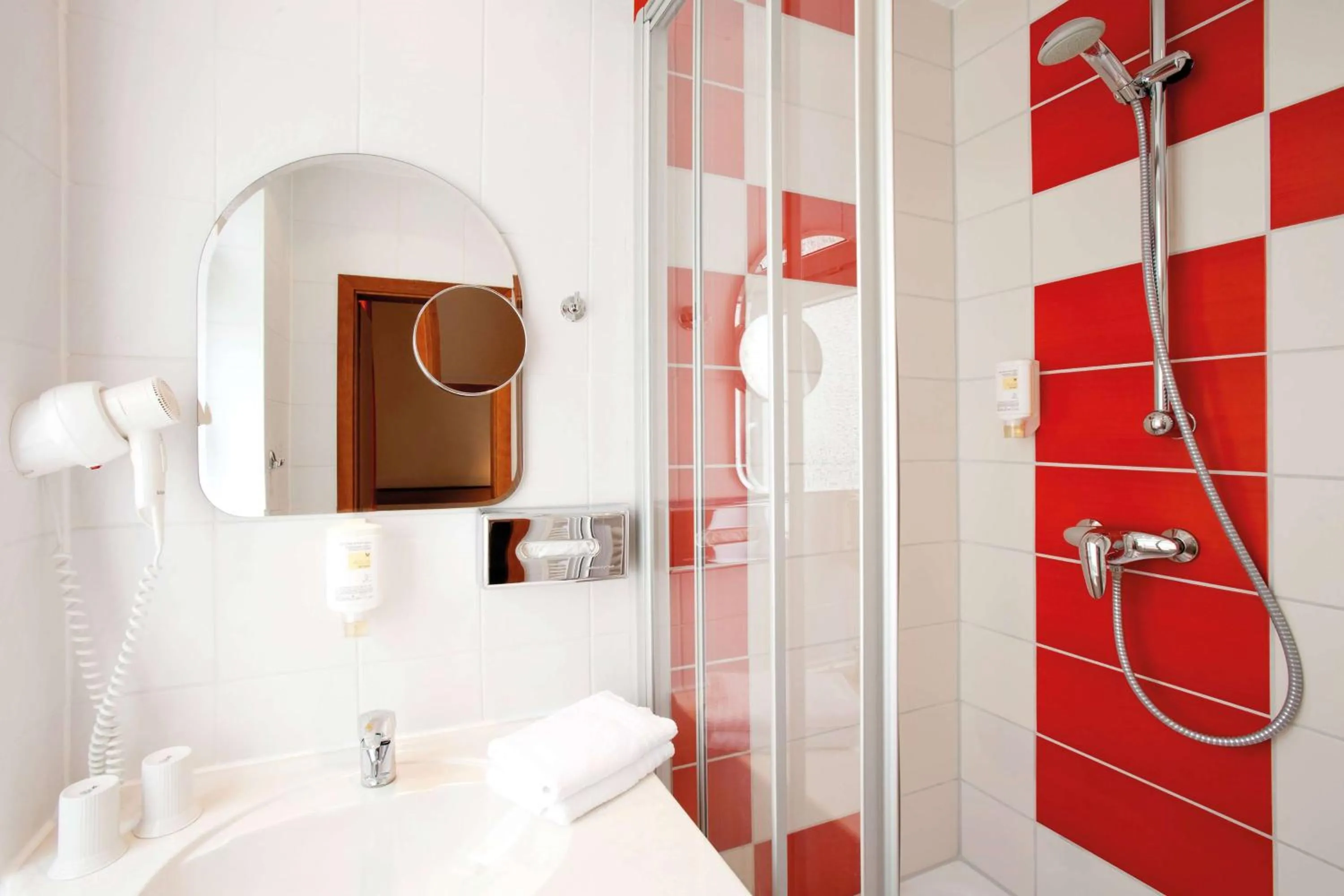 TV and multimedia, Bathroom in Vienna House Easy by Wyndham Rostock