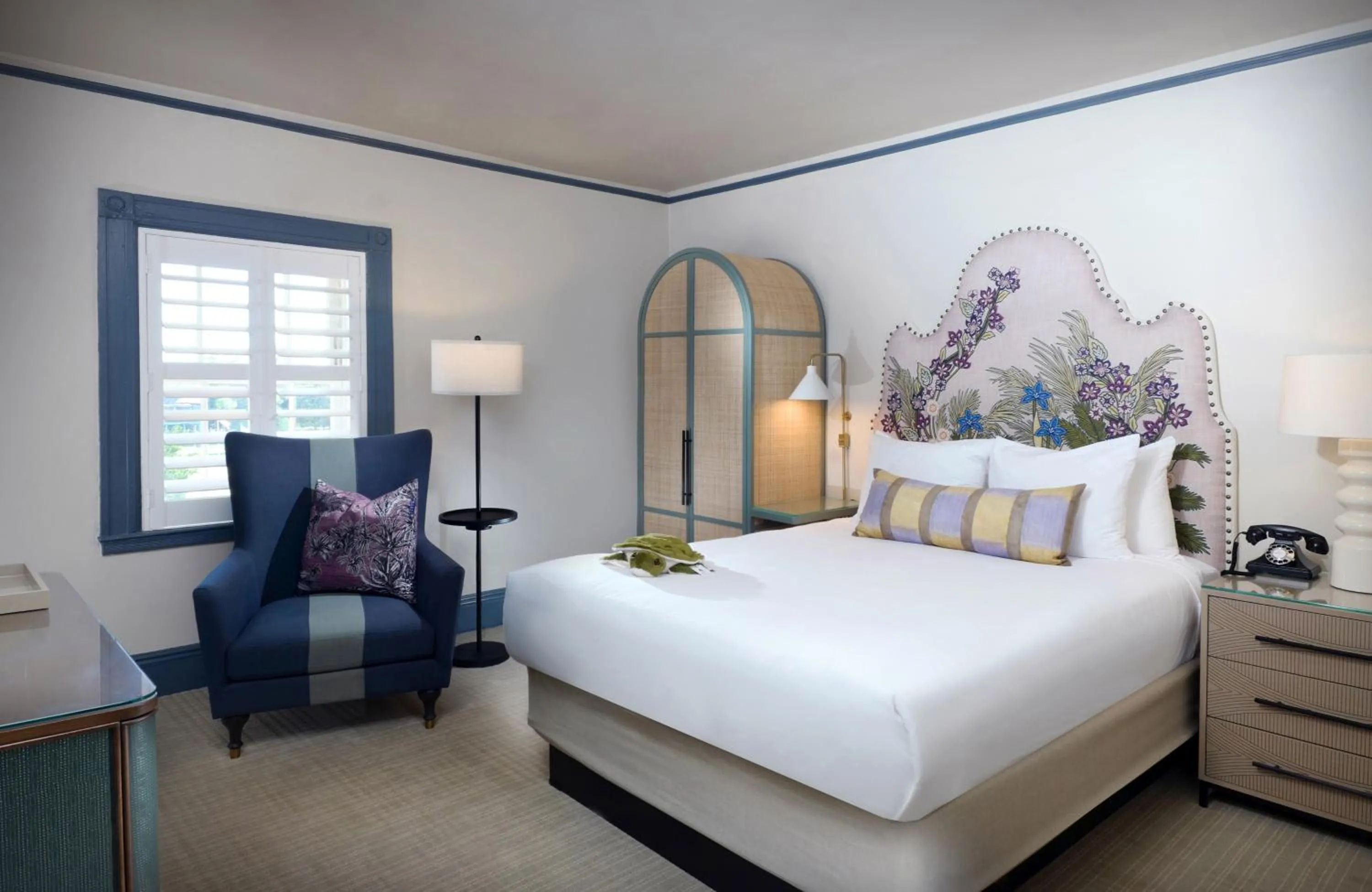 Photo of the whole room, Bed in Jekyll Island Club Resort