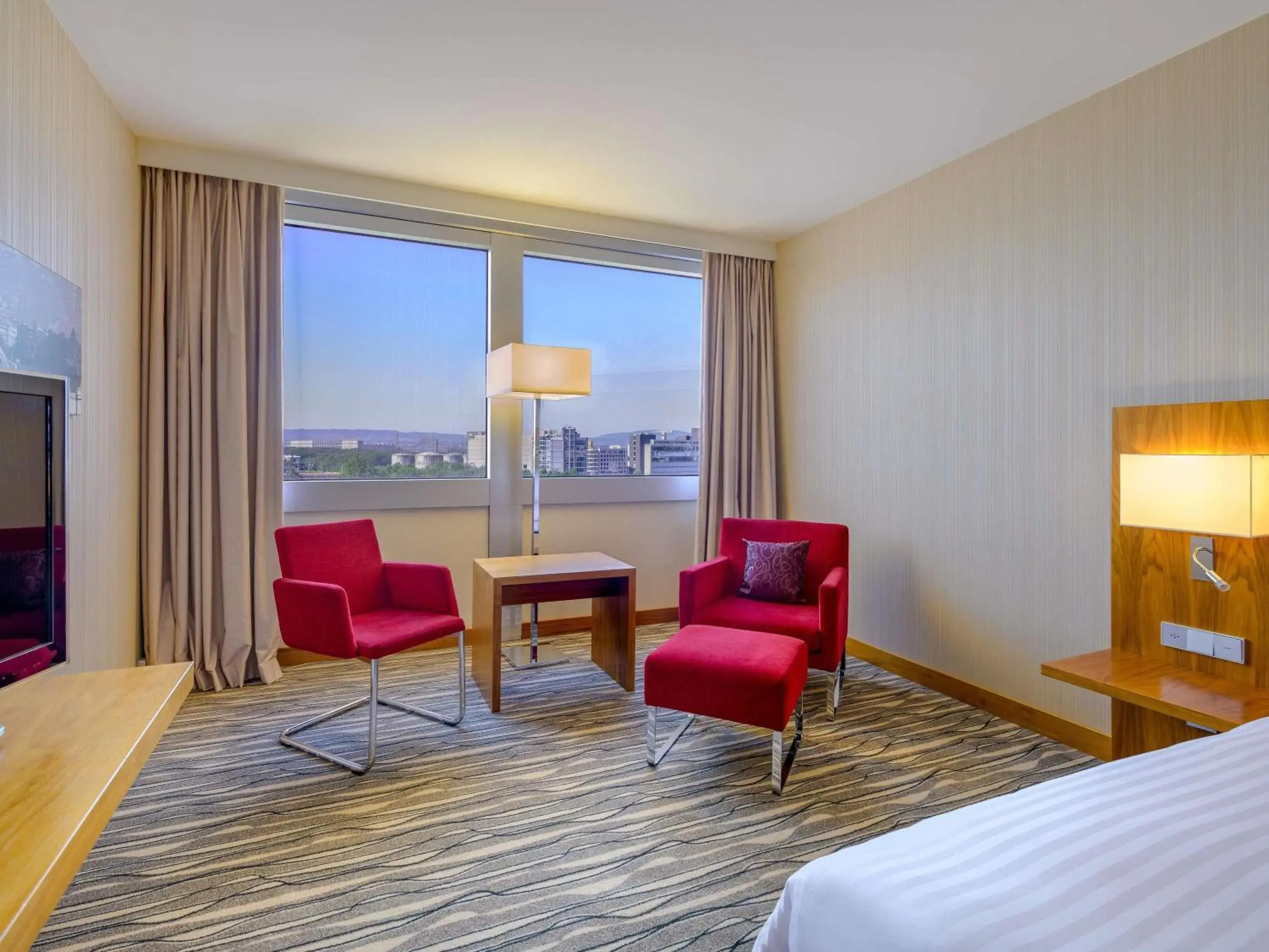 Deluxe Twin Room in Mövenpick Hotel Geneva Deluxe Twin Room in Mövenpick Hotel Geneva