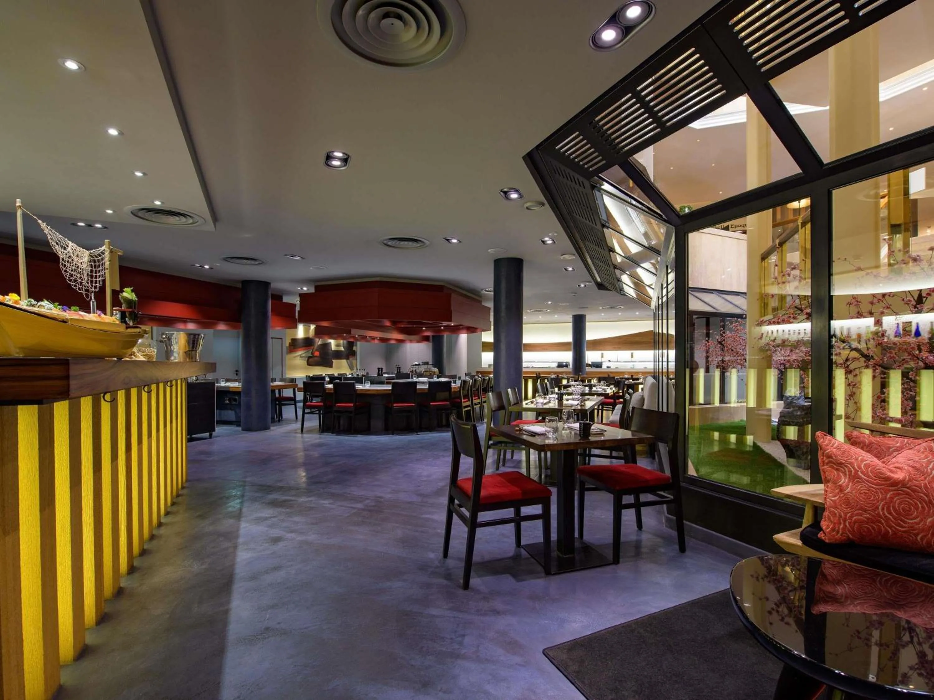 Restaurant/places to eat in Mövenpick Hotel Geneva