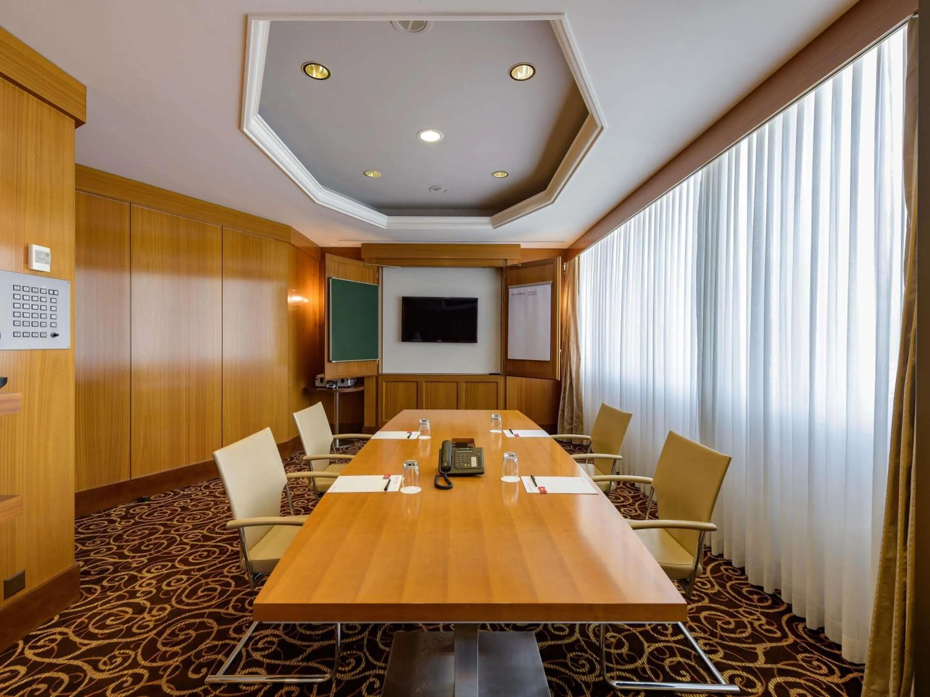 Meeting/conference room in Mövenpick Hotel Geneva