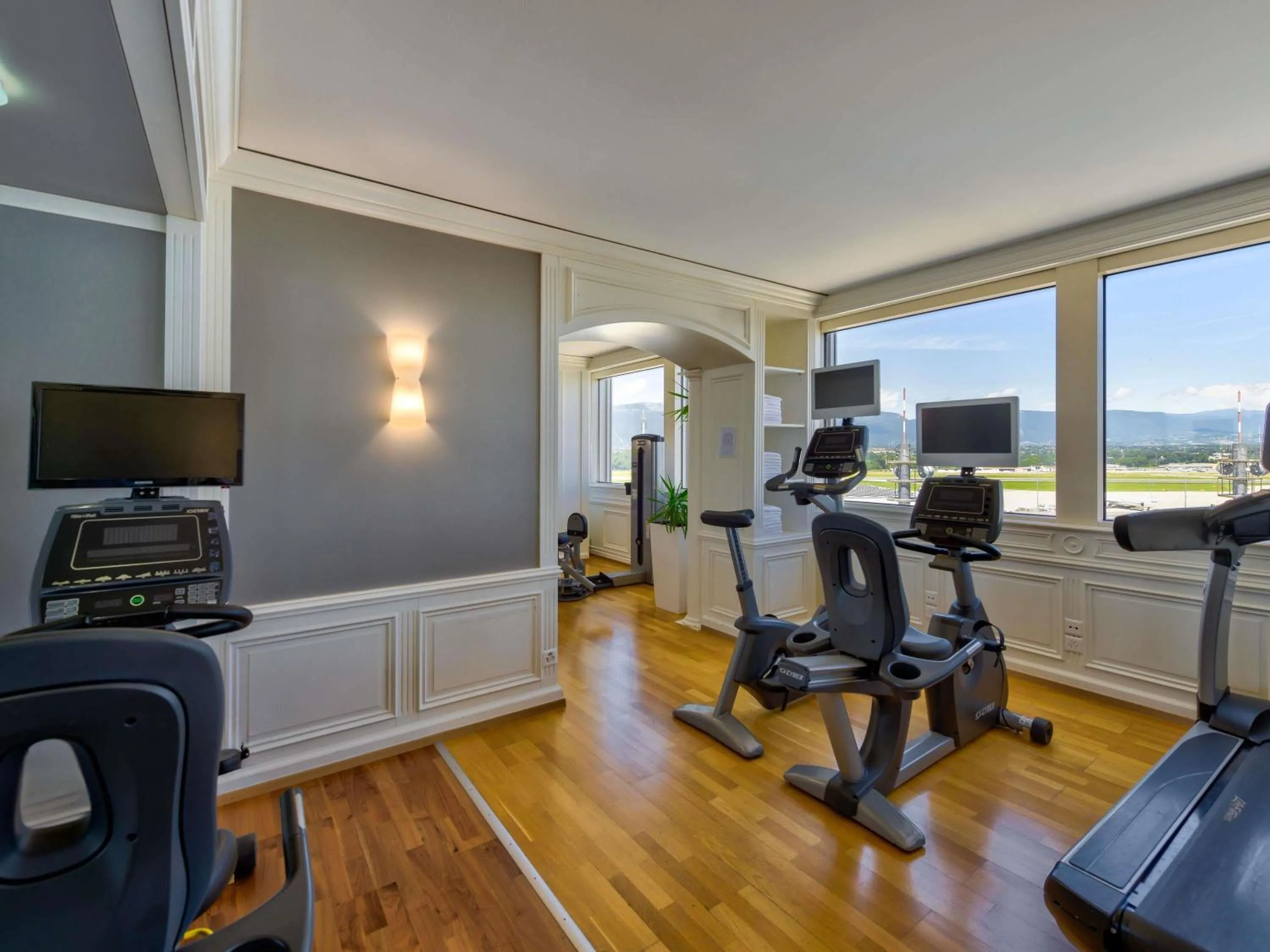 Fitness centre/facilities in Mövenpick Hotel Geneva