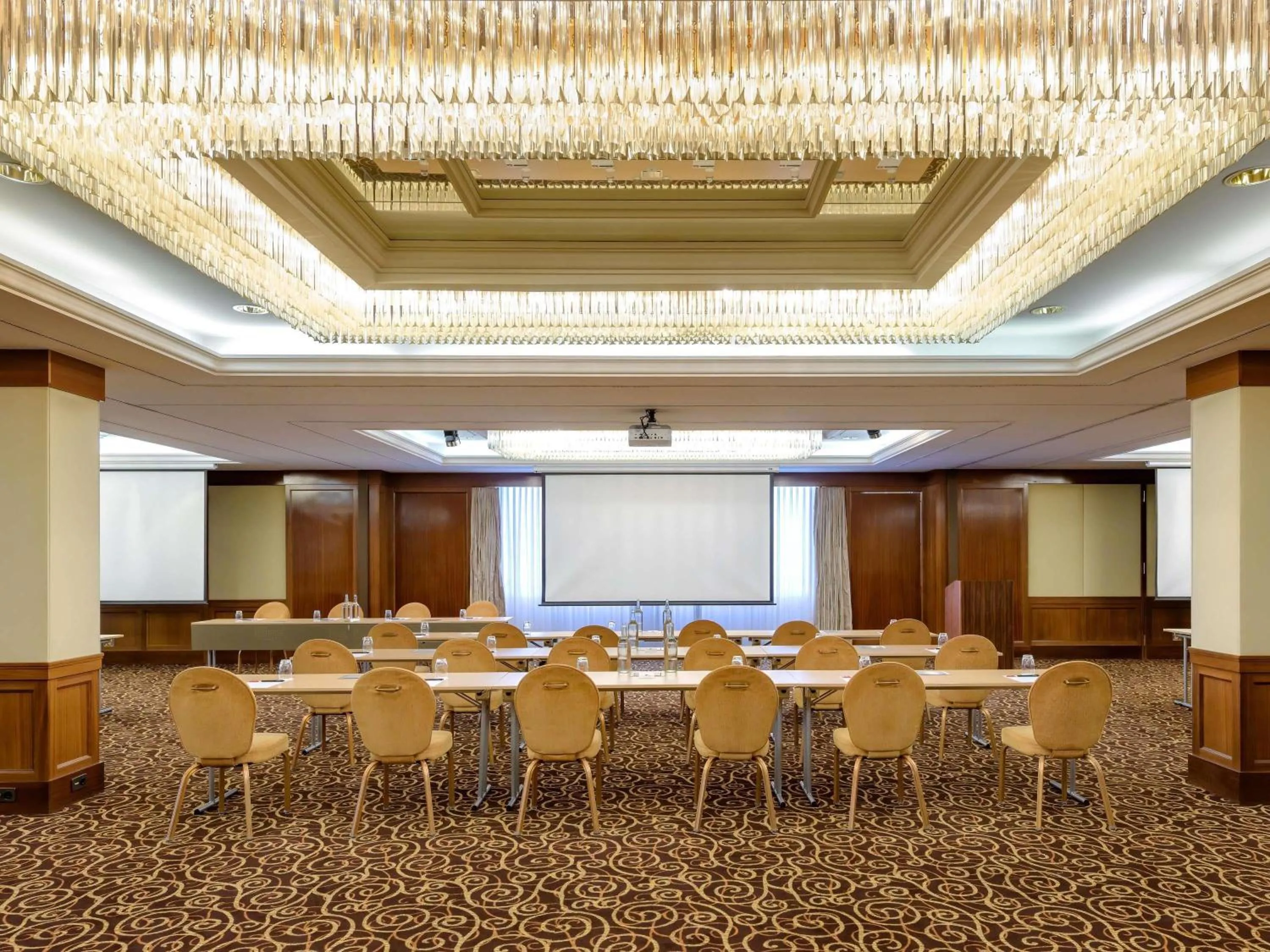 Meeting/conference room in Mövenpick Hotel Geneva
