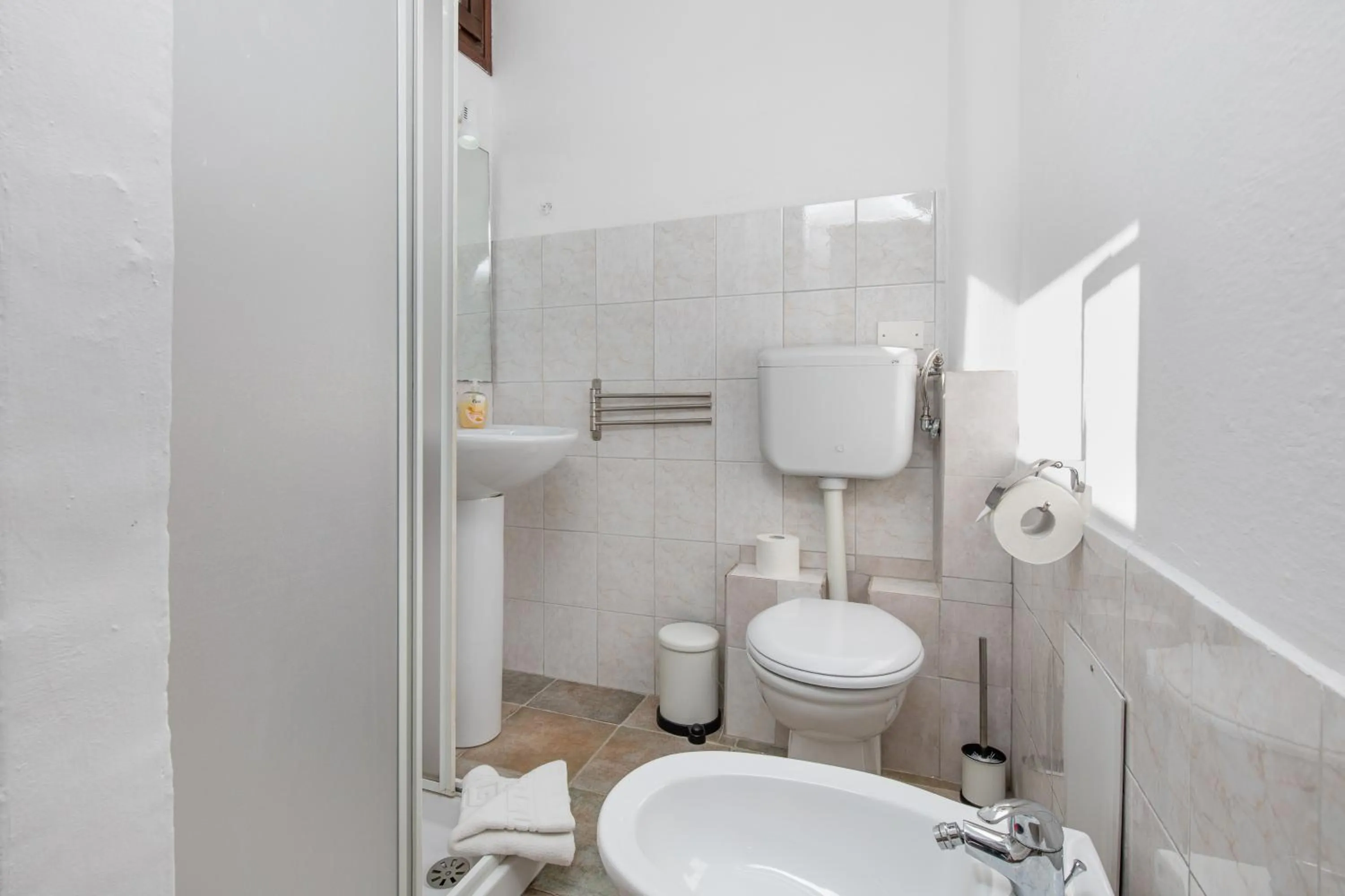 Bathroom in Assajè Guestroom