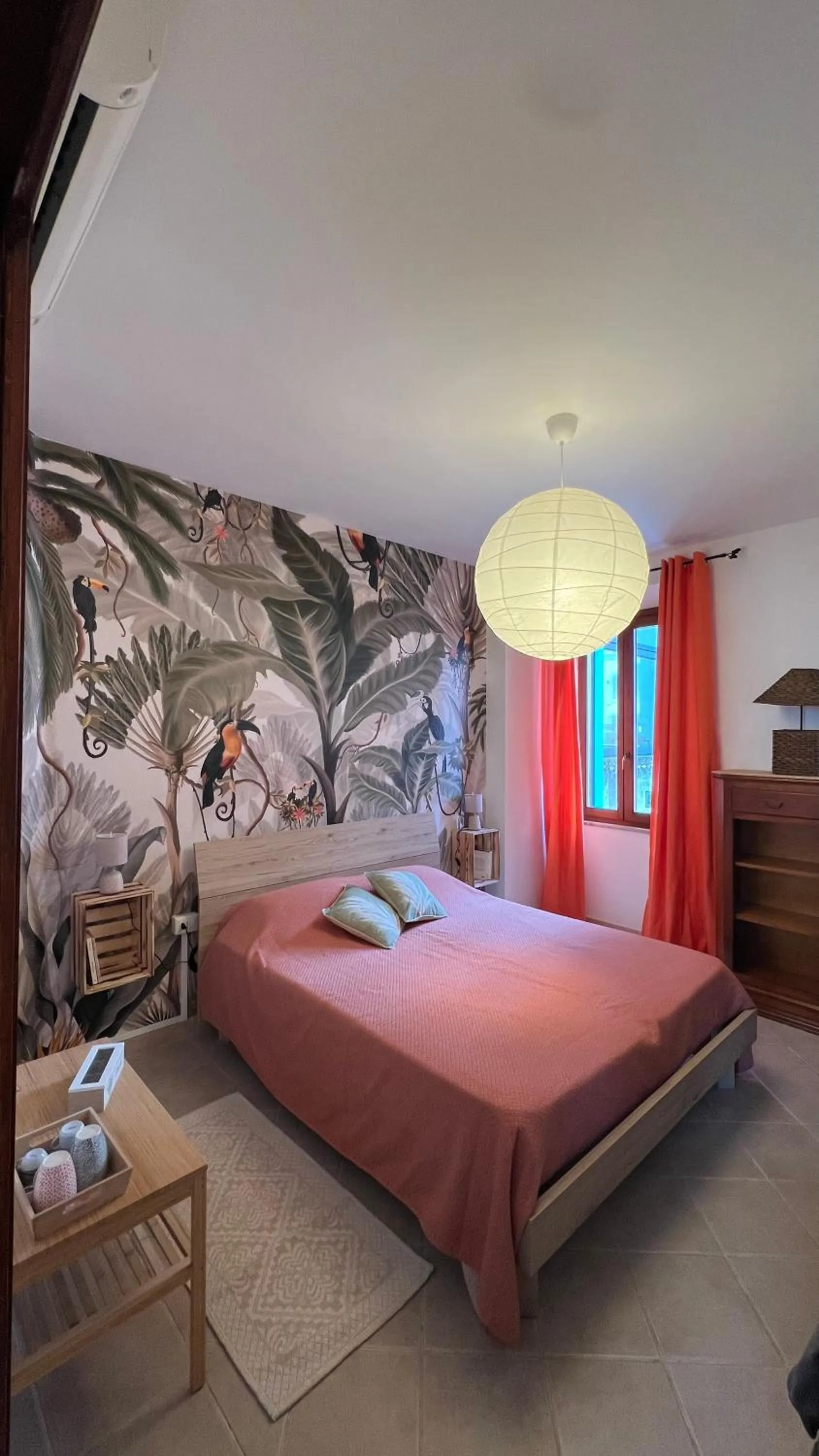 Photo of the whole room, Bed in Assajè Guestroom