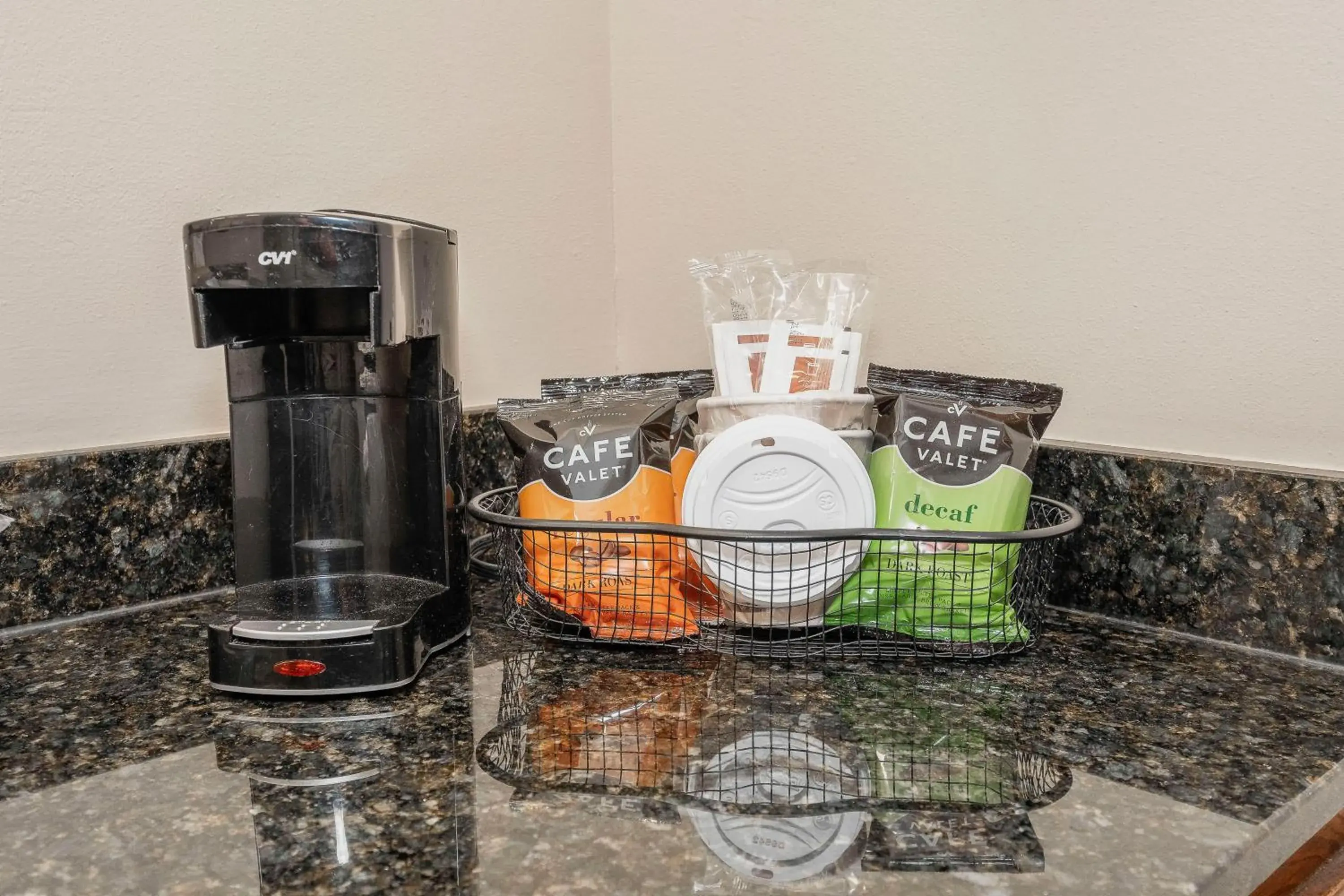 Deluxe Double Room with Two Double Beds – Smoking in Red Roof Inn & Suites Calhoun Deluxe Double Room with Two Double Beds – Smoking in Red Roof Inn & Suites Calhoun