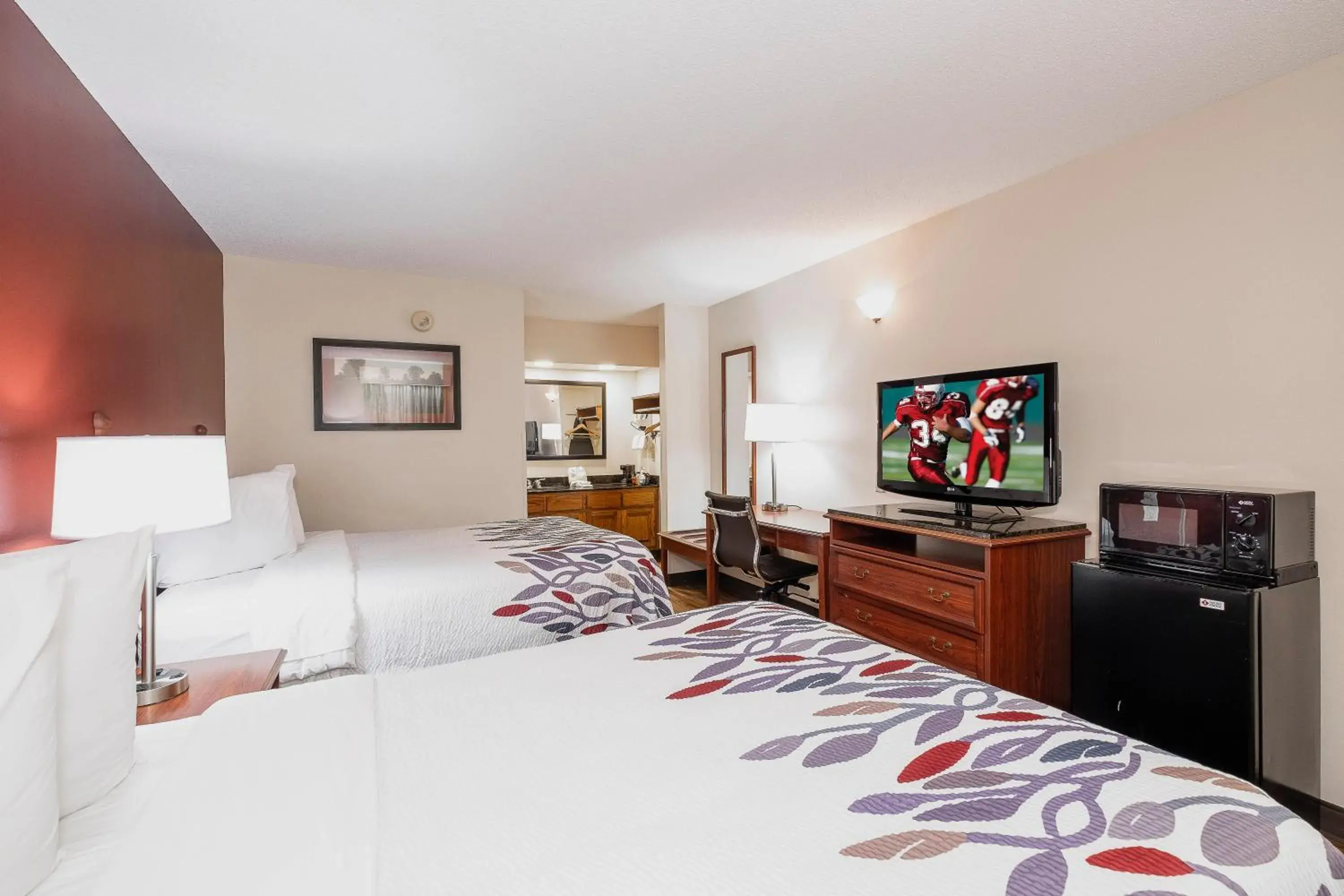 Deluxe Double Room with Two Double Beds – Smoking in Red Roof Inn & Suites Calhoun Deluxe Double Room with Two Double Beds – Smoking in Red Roof Inn & Suites Calhoun