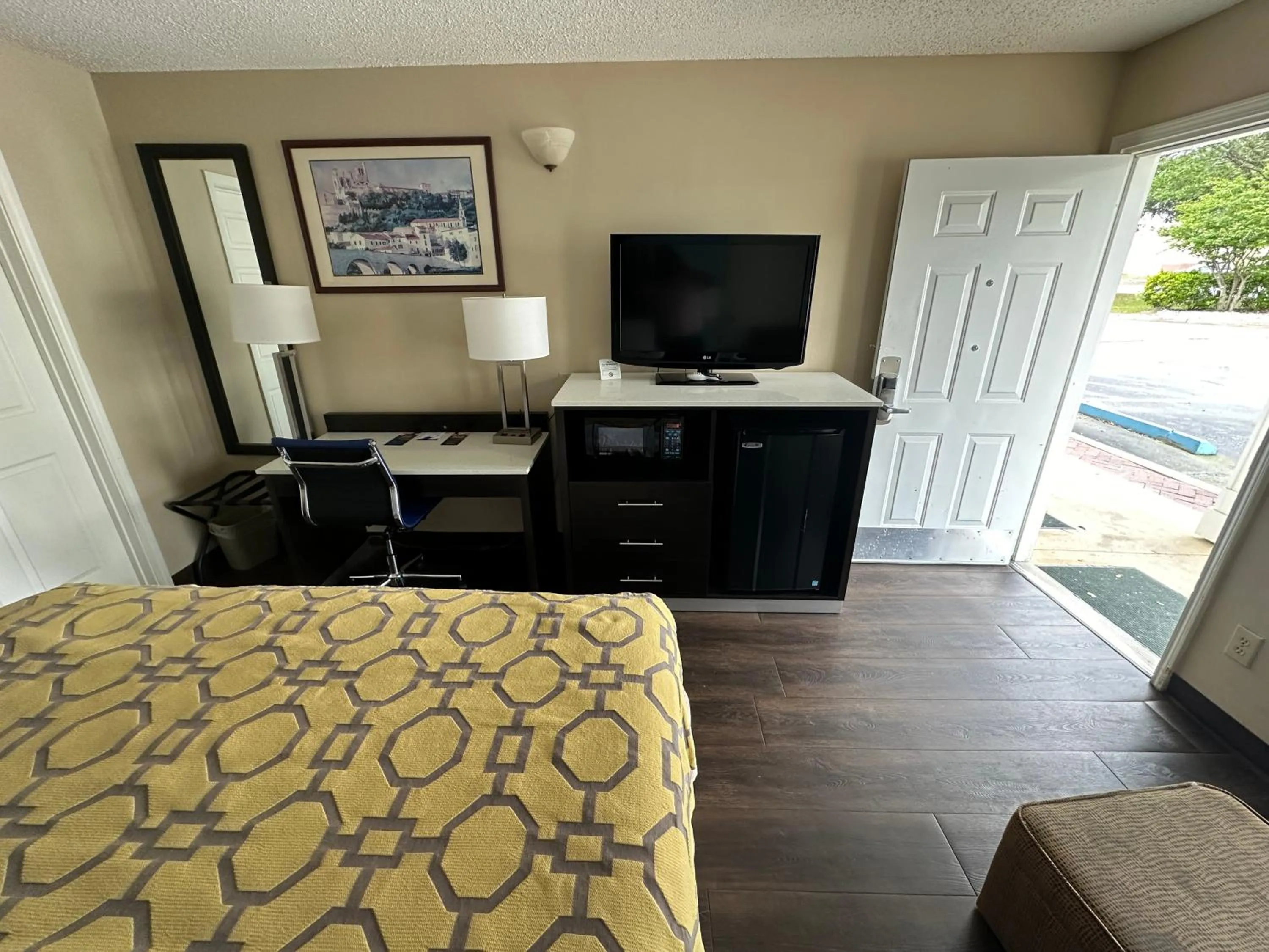 hair dresser in Baymont by Wyndham Thomasville