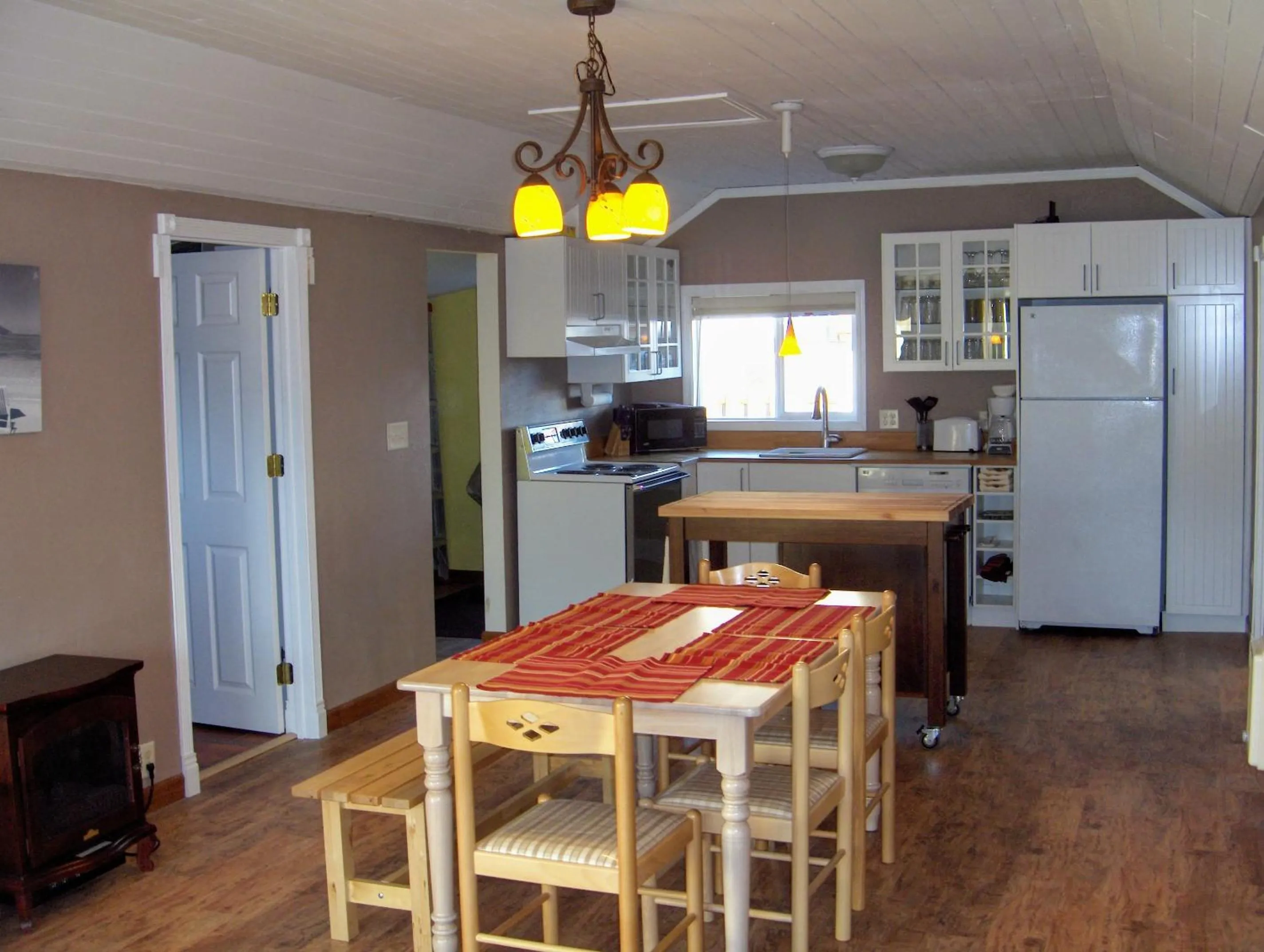 Kitchen or kitchenette in Historic 1920s Cabin