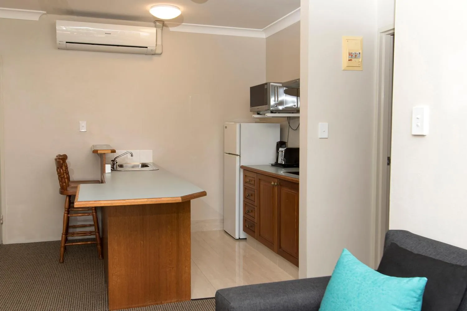 Kitchen or kitchenette in The Belmore Apartments Hotel