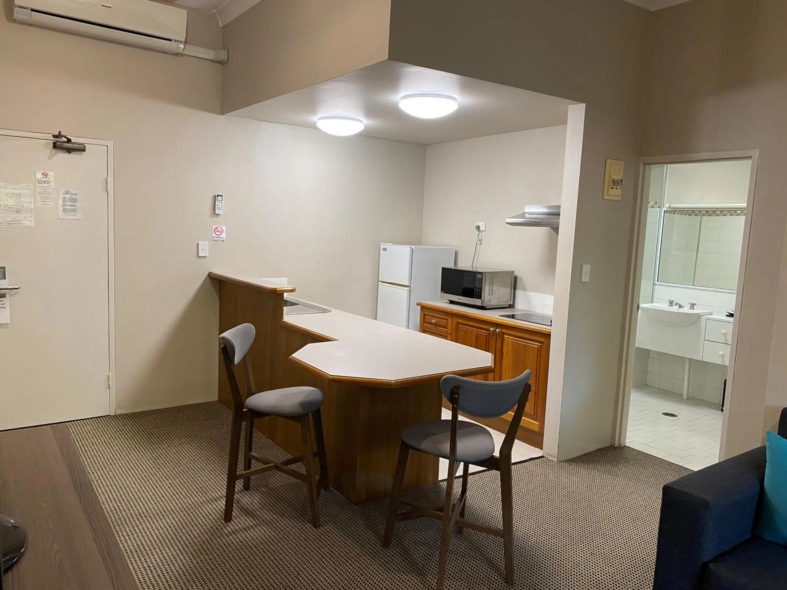 Kitchen or kitchenette in The Belmore Apartments Hotel