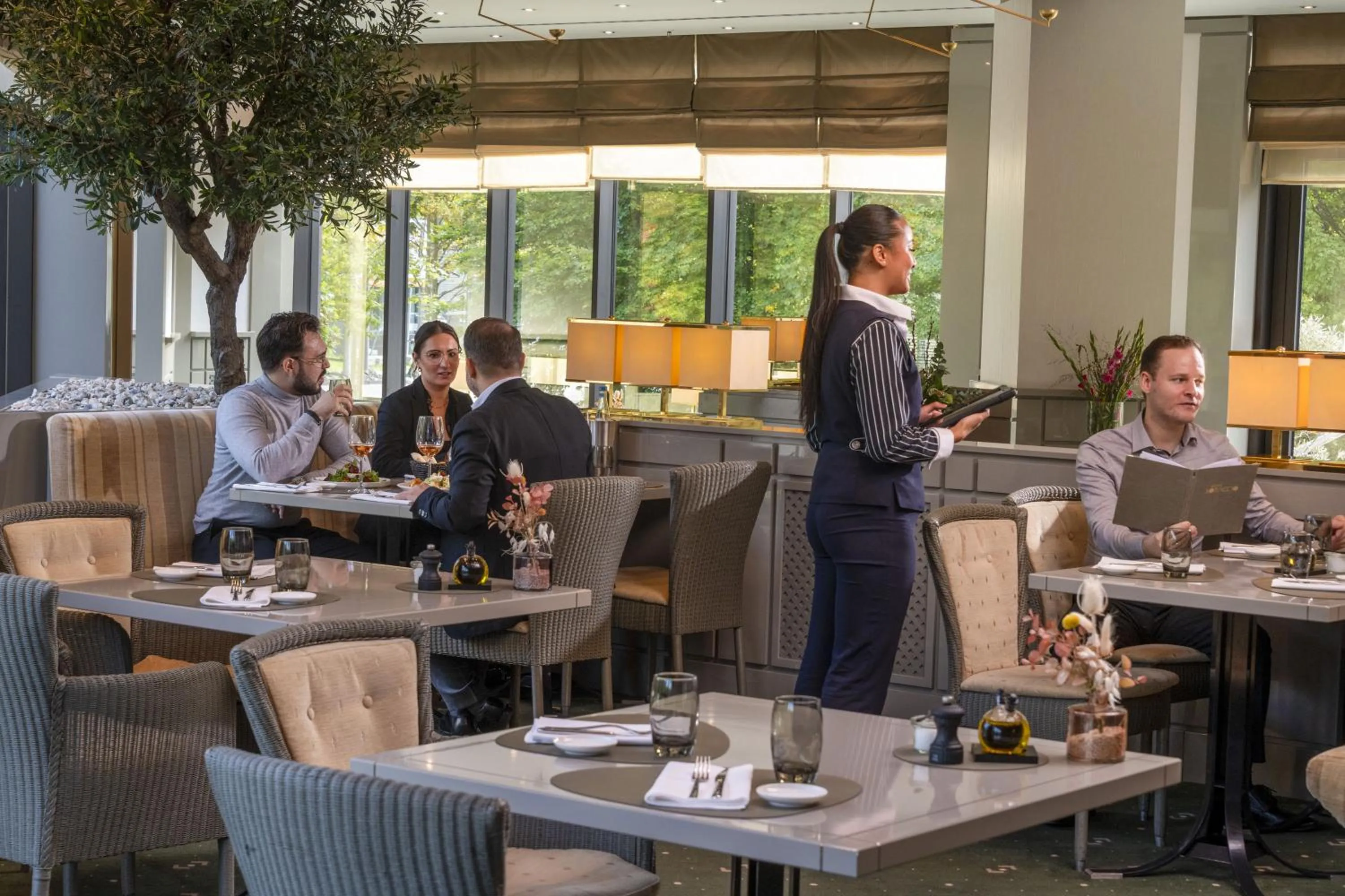 Restaurant/places to eat in Maritim Hotel Düsseldorf