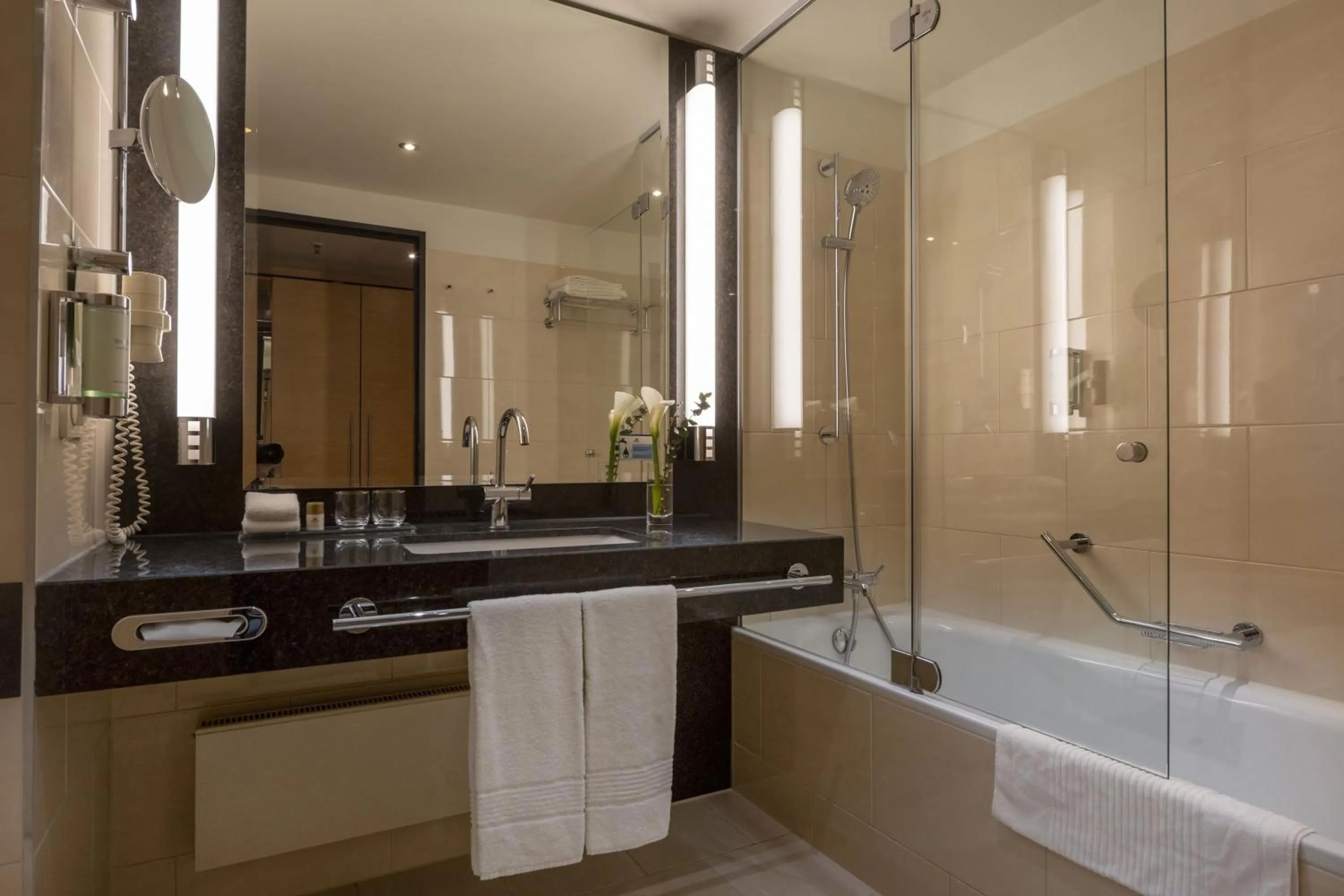 Bathroom in Maritim Hotel Düsseldorf