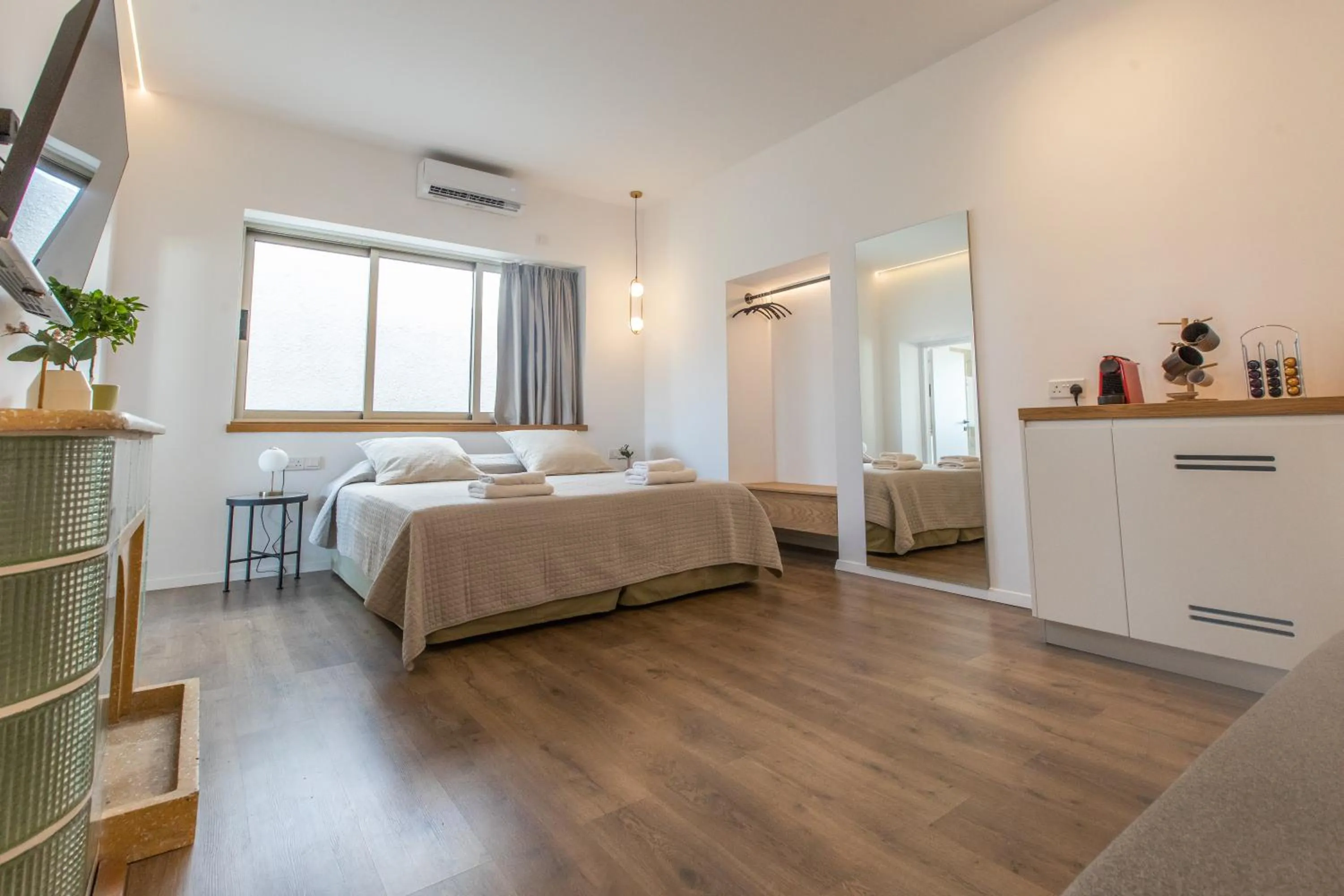 TV and multimedia, Bed in Rooms - Unique staying in Paphos Centre