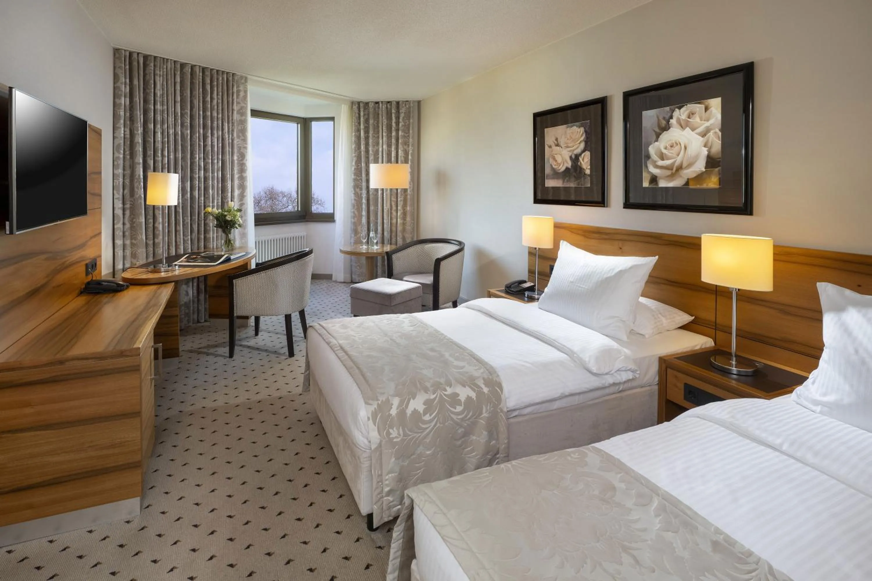 Photo of the whole room, Bed in Maritim Hotel Bad Homburg