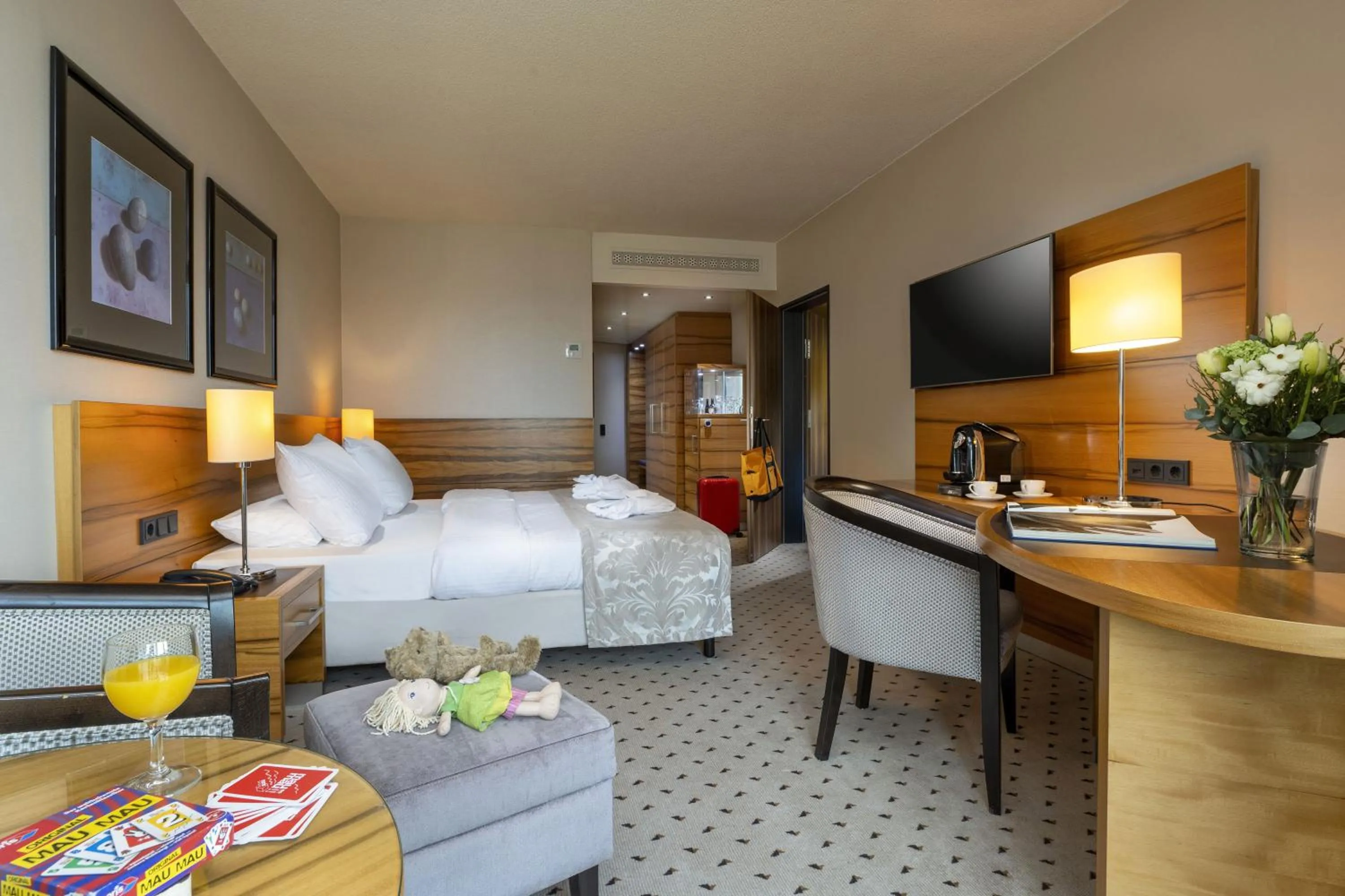 Photo of the whole room, Bed in Maritim Hotel Bad Homburg