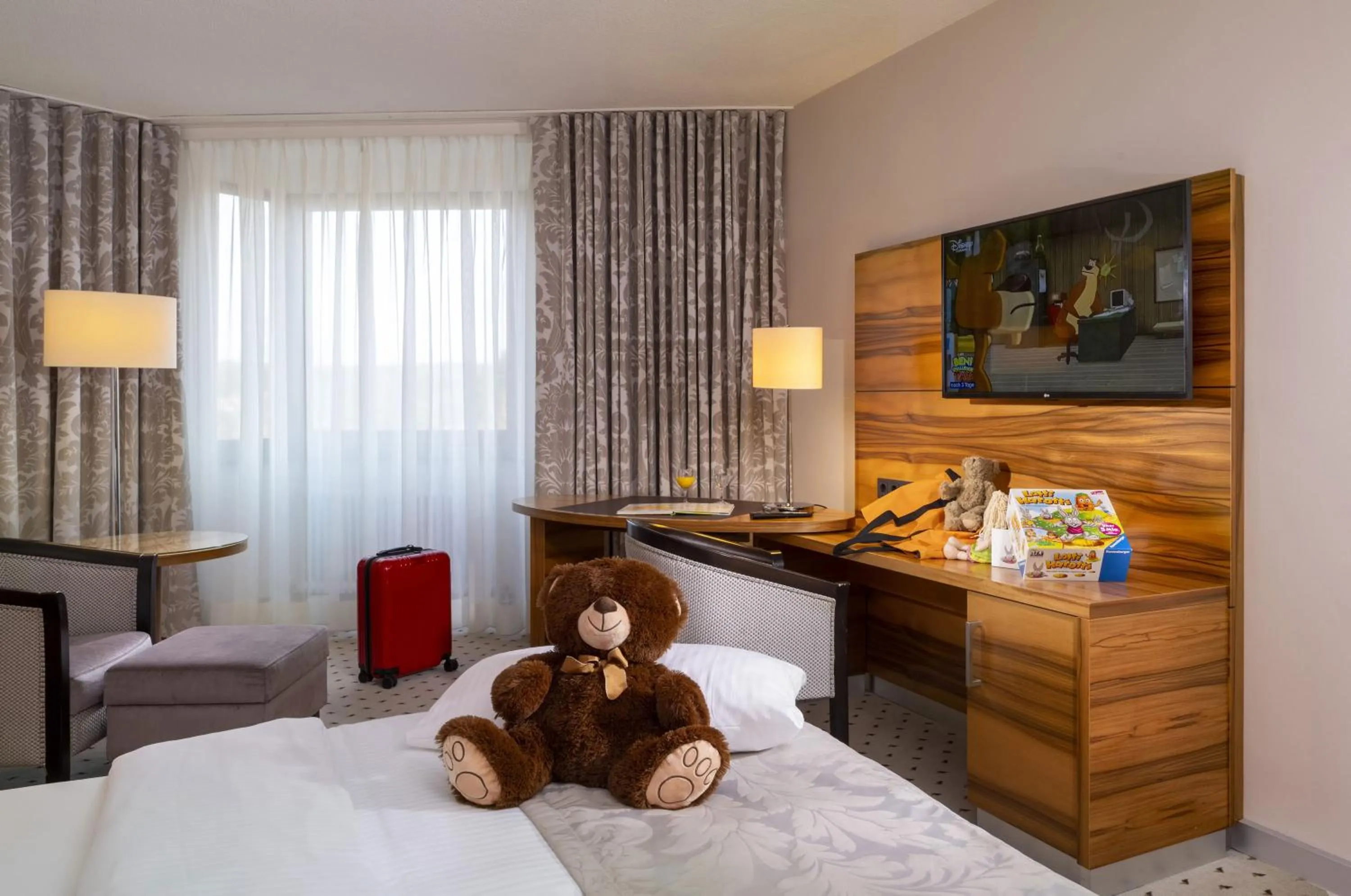 Photo of the whole room, Bed in Maritim Hotel Bad Homburg