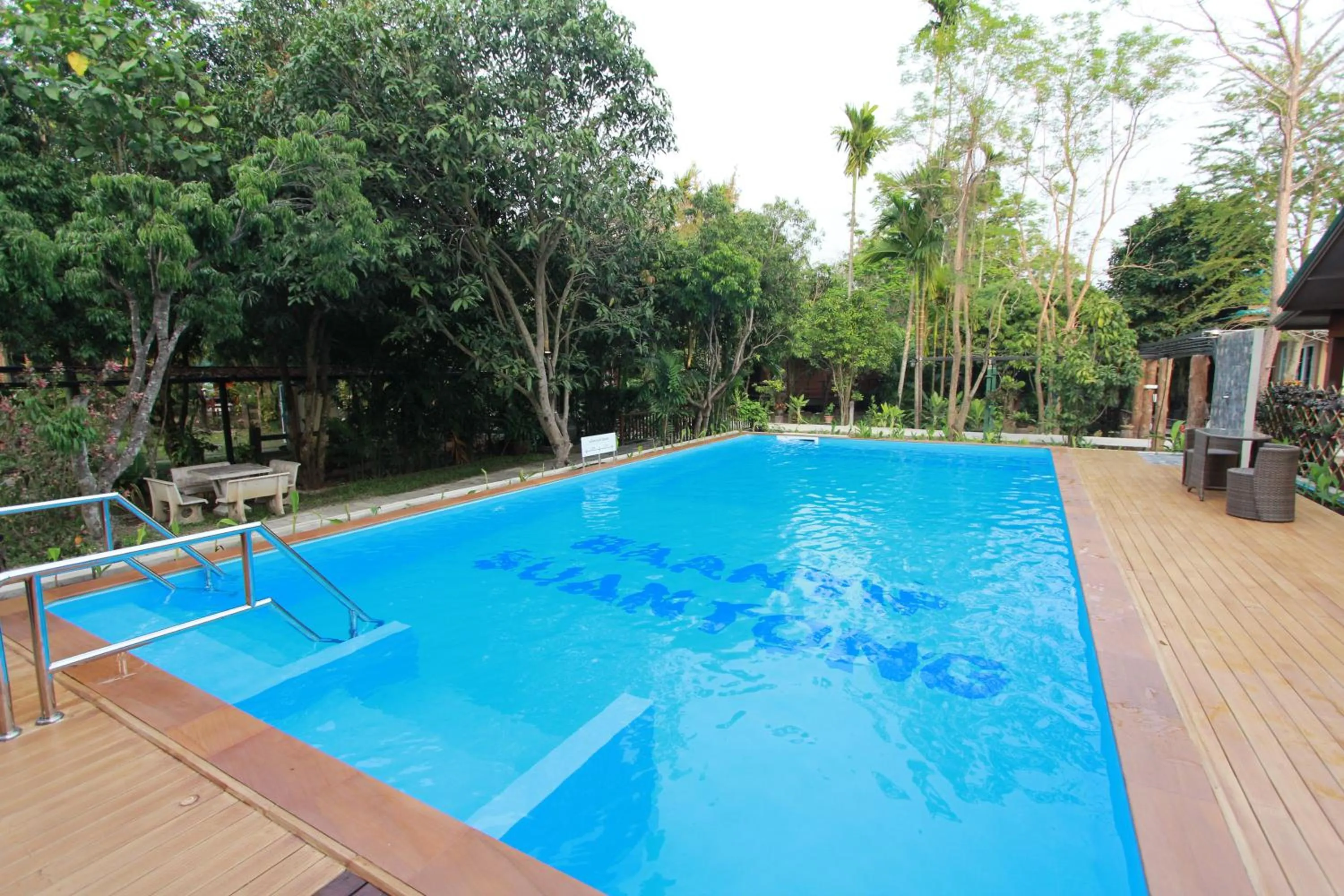 Swimming pool in Baantip Suantong