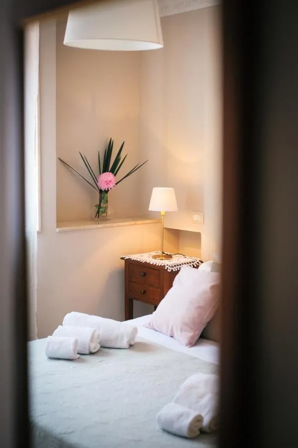 Bed in Etna Rosso b&b