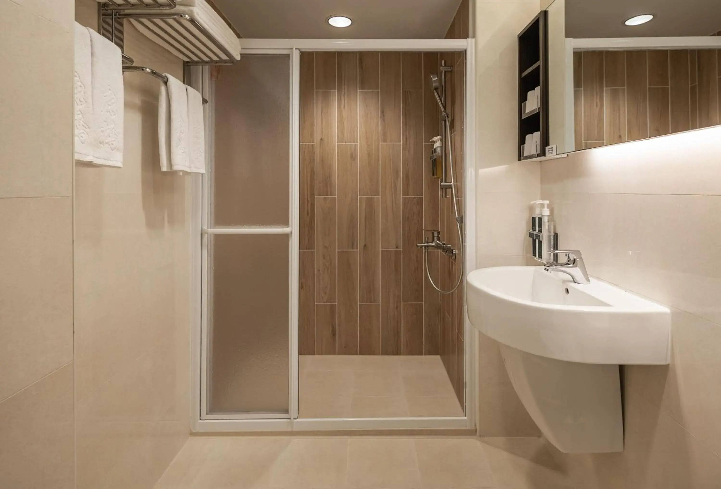 Twin Room with Shower in Kindness Hotel - Qixian Twin Room with Shower in Kindness Hotel - Qixian