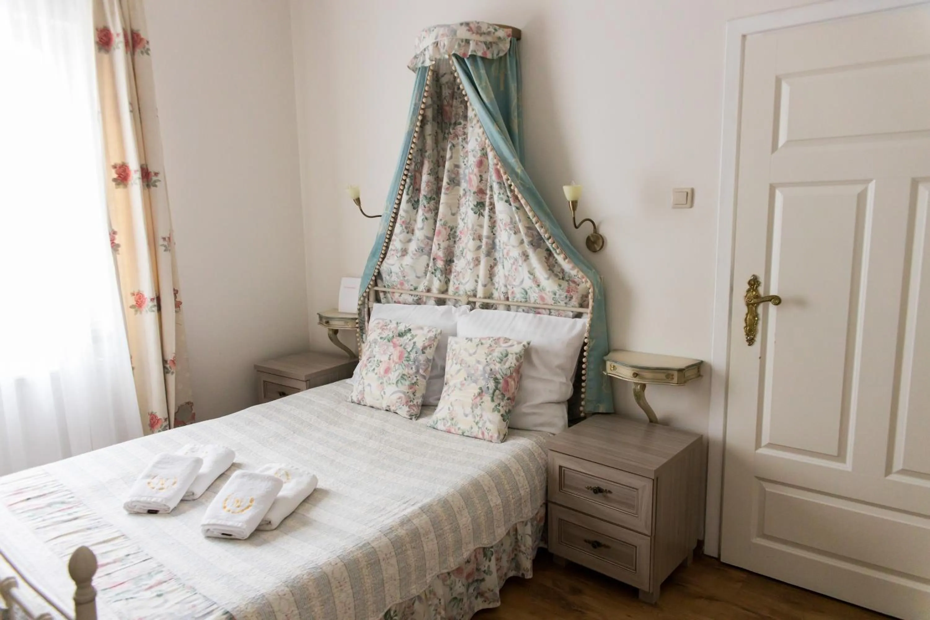 Bed in Hotel Napoleon