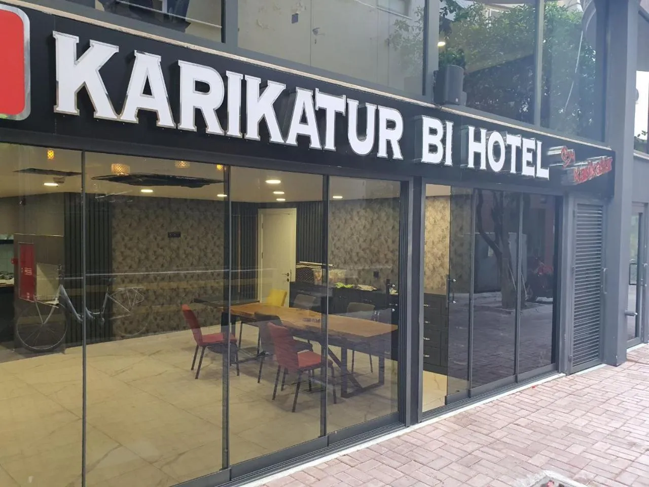 Karikatür Bi Hotel