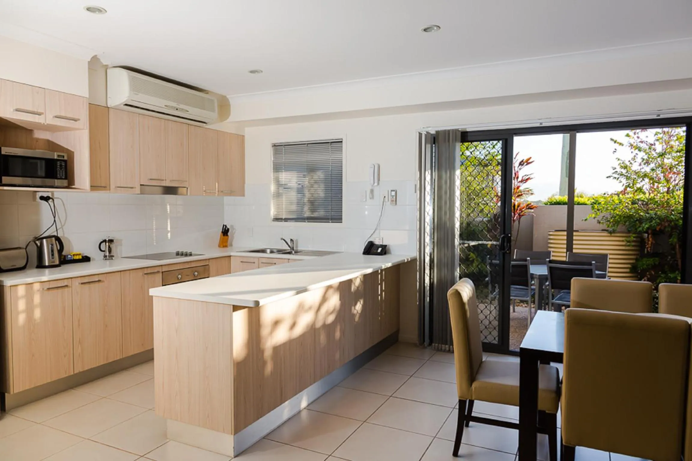 Kitchen or kitchenette in Gladstone Heights Executive Apartments