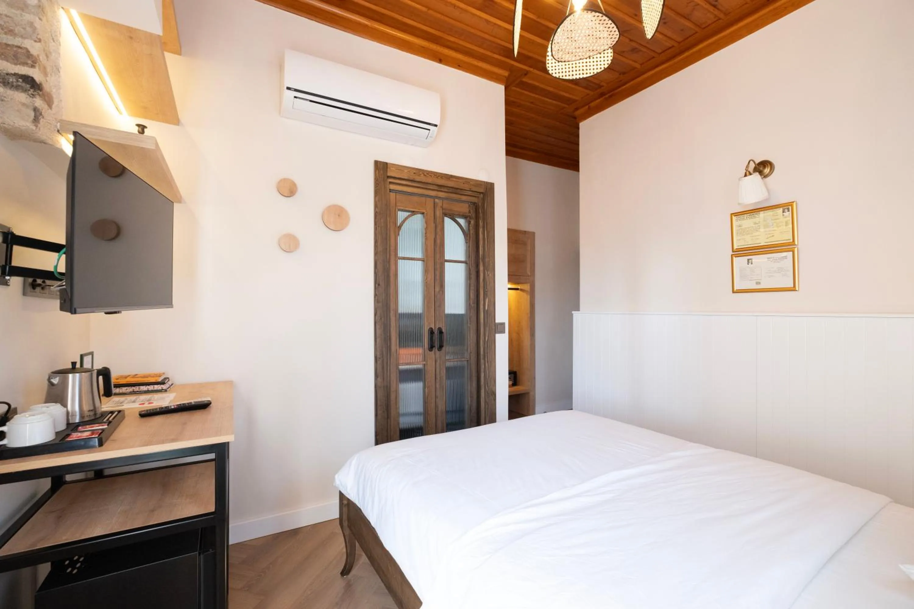 Photo of the whole room, Bed in Saye Konak Hotel ' Kaleiçi&Oldtown'