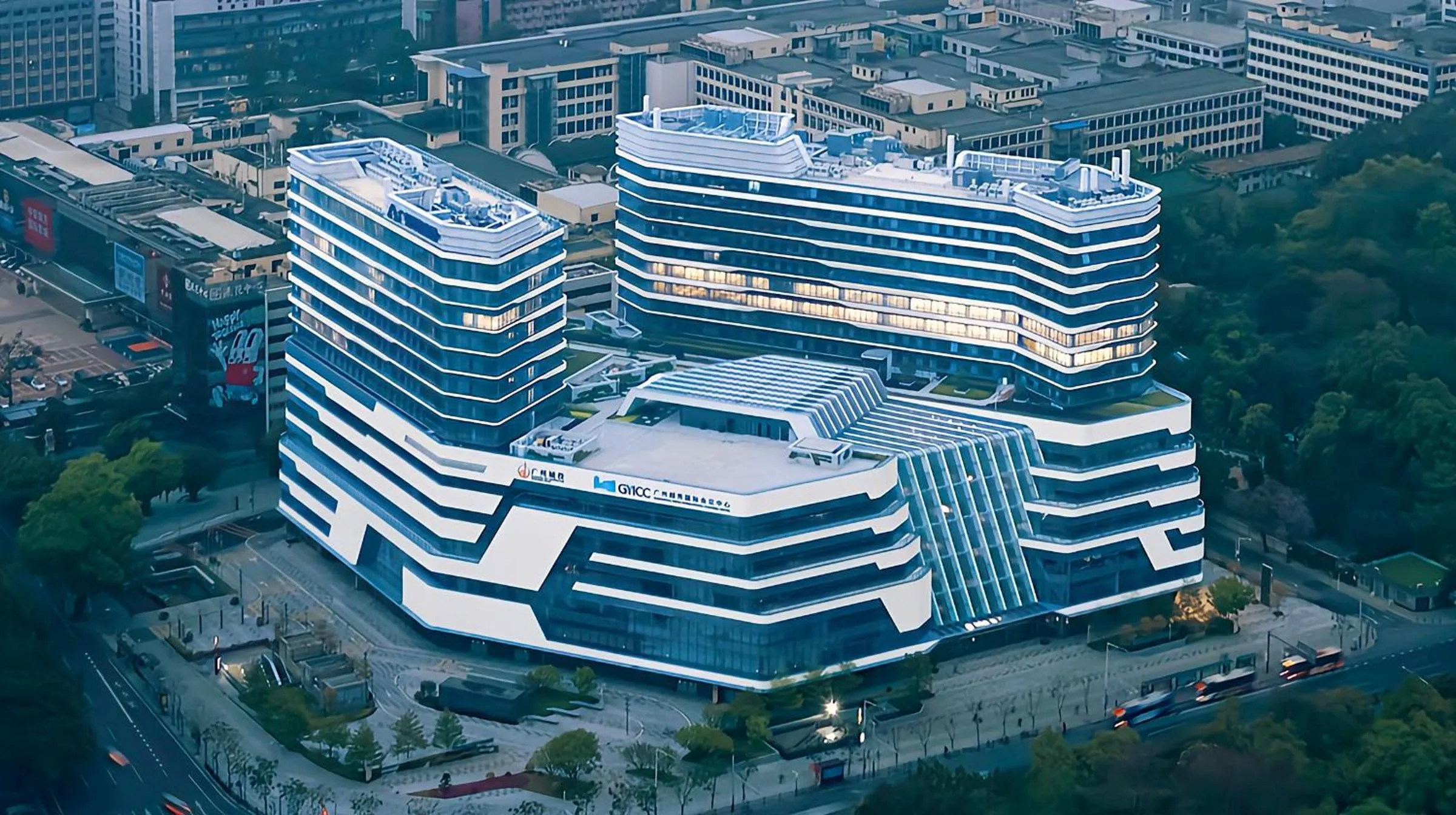 Nearby landmark in Xinghe Yuezhi S Hotel to Guangzhou Yuexiu Park Railway Station Subway station