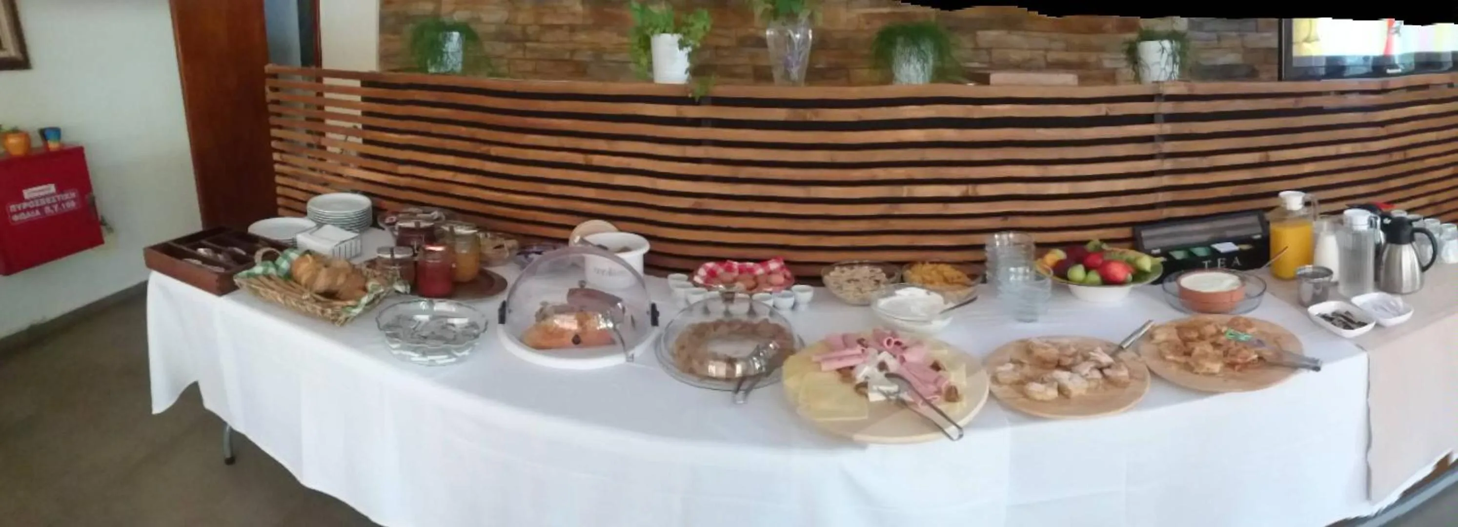 Buffet breakfast in Idillion