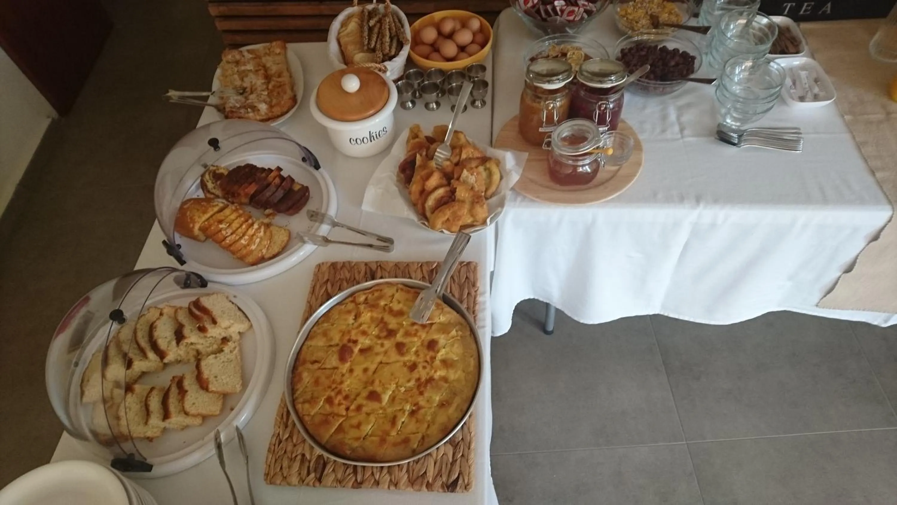 Buffet breakfast in Idillion