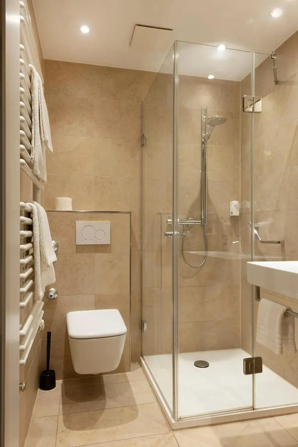 5-Bed Room in Hotel zur Post 5-Bed Room in Hotel zur Post