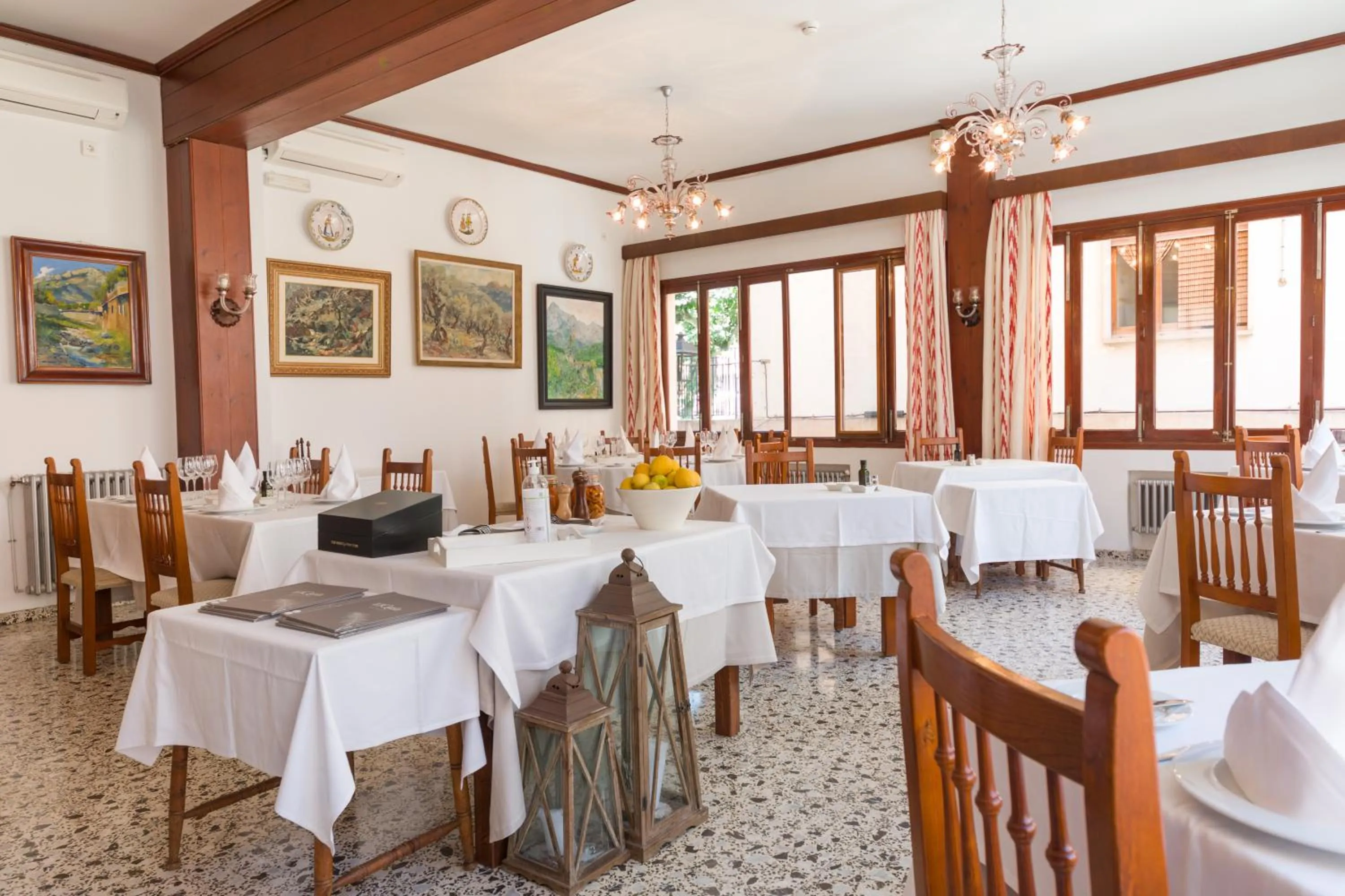 Restaurant/places to eat in Hotel El Guía