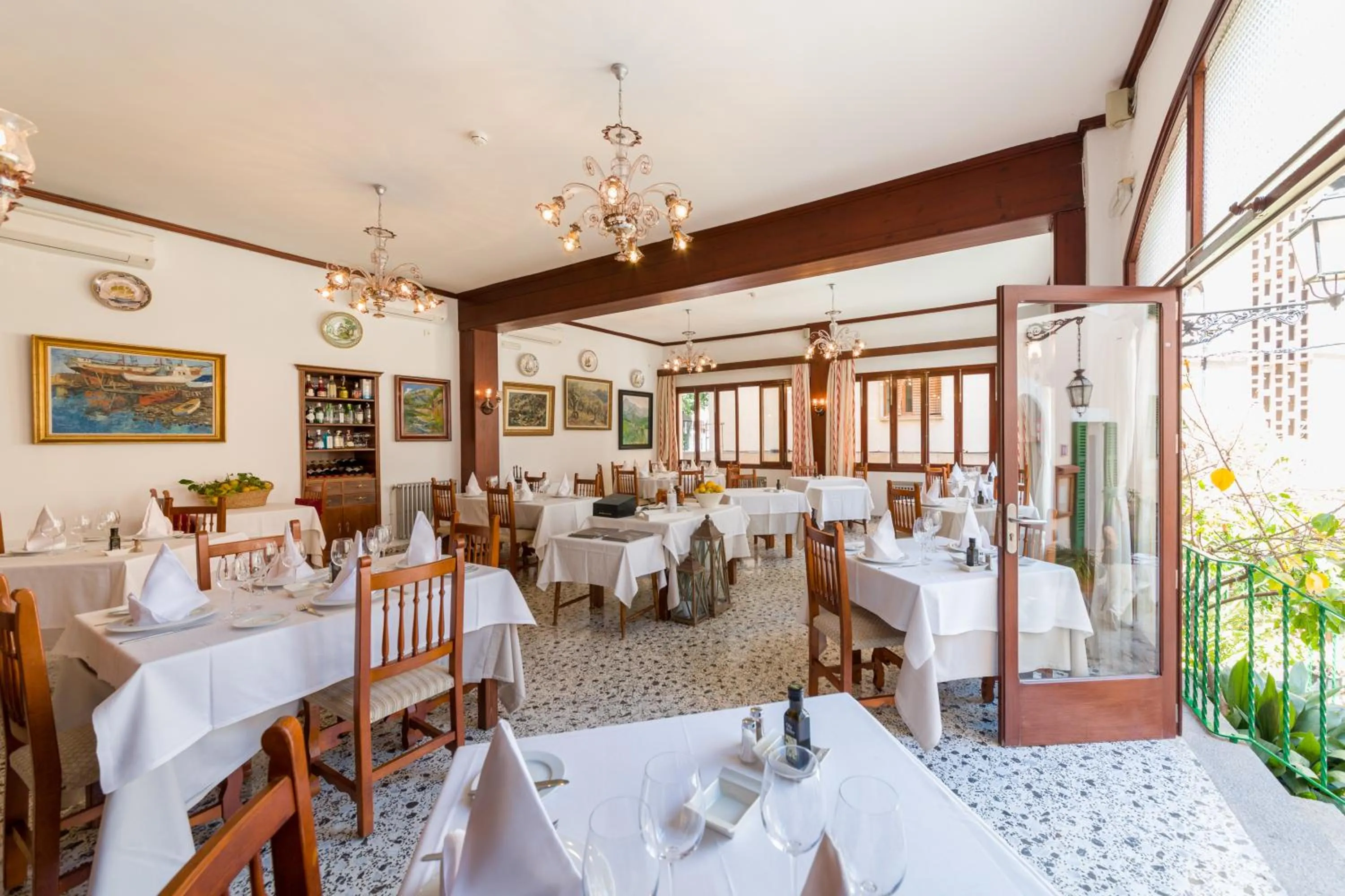 Restaurant/places to eat in Hotel El Guía