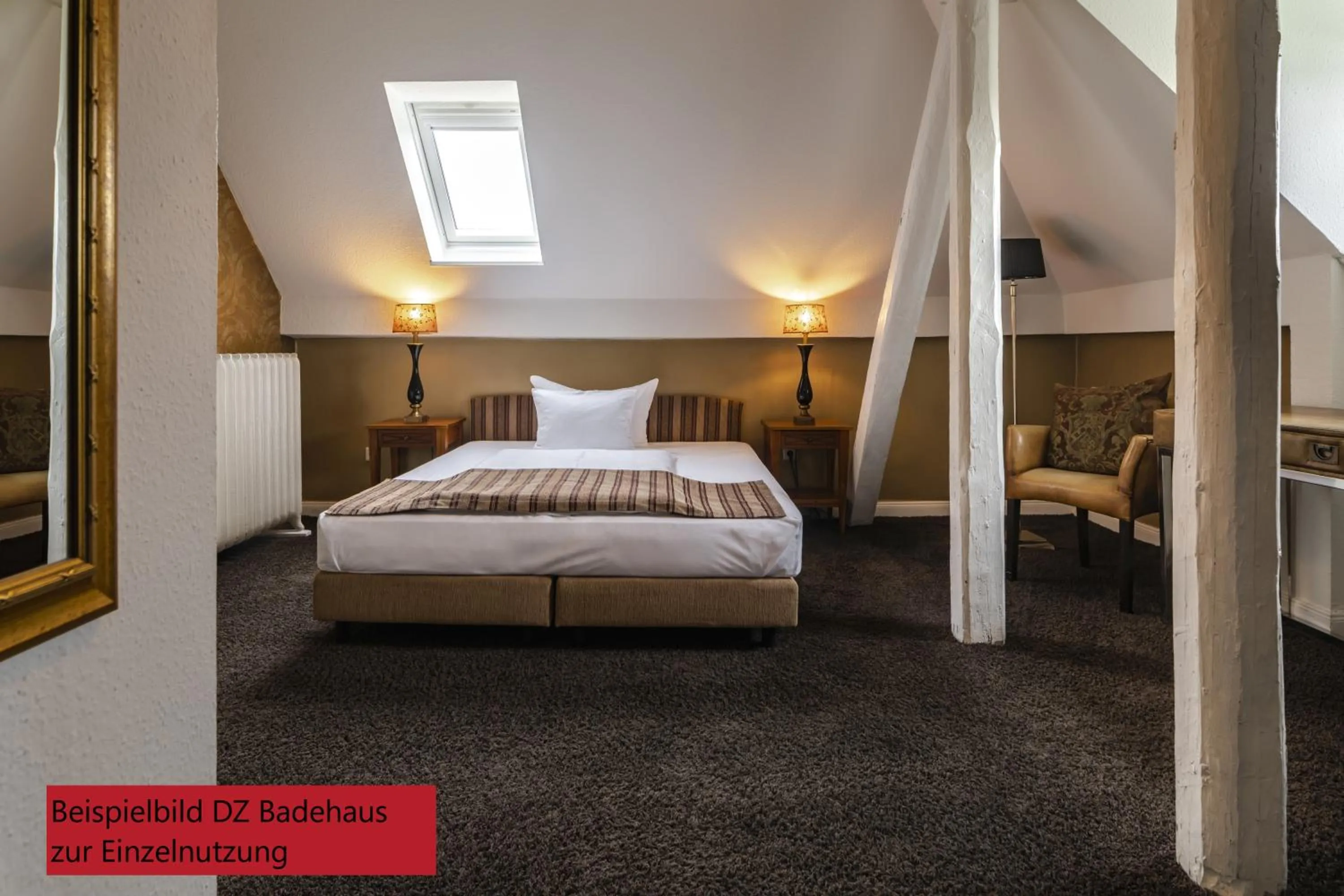 Photo of the whole room, Bed in Hotel & Restaurant Villa Ulmenhof