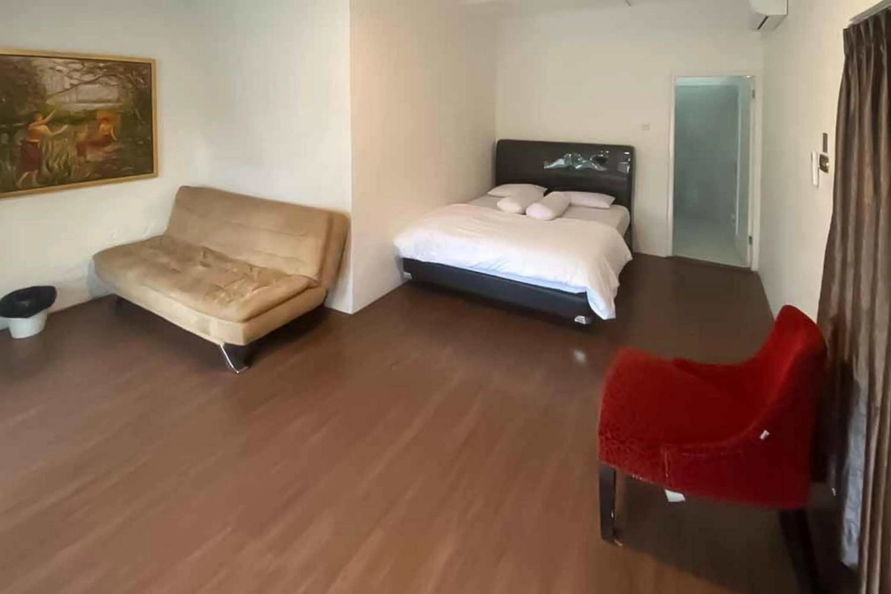 Bedroom, Bed in RedDoorz Plus @ Megamendung Puncak 2