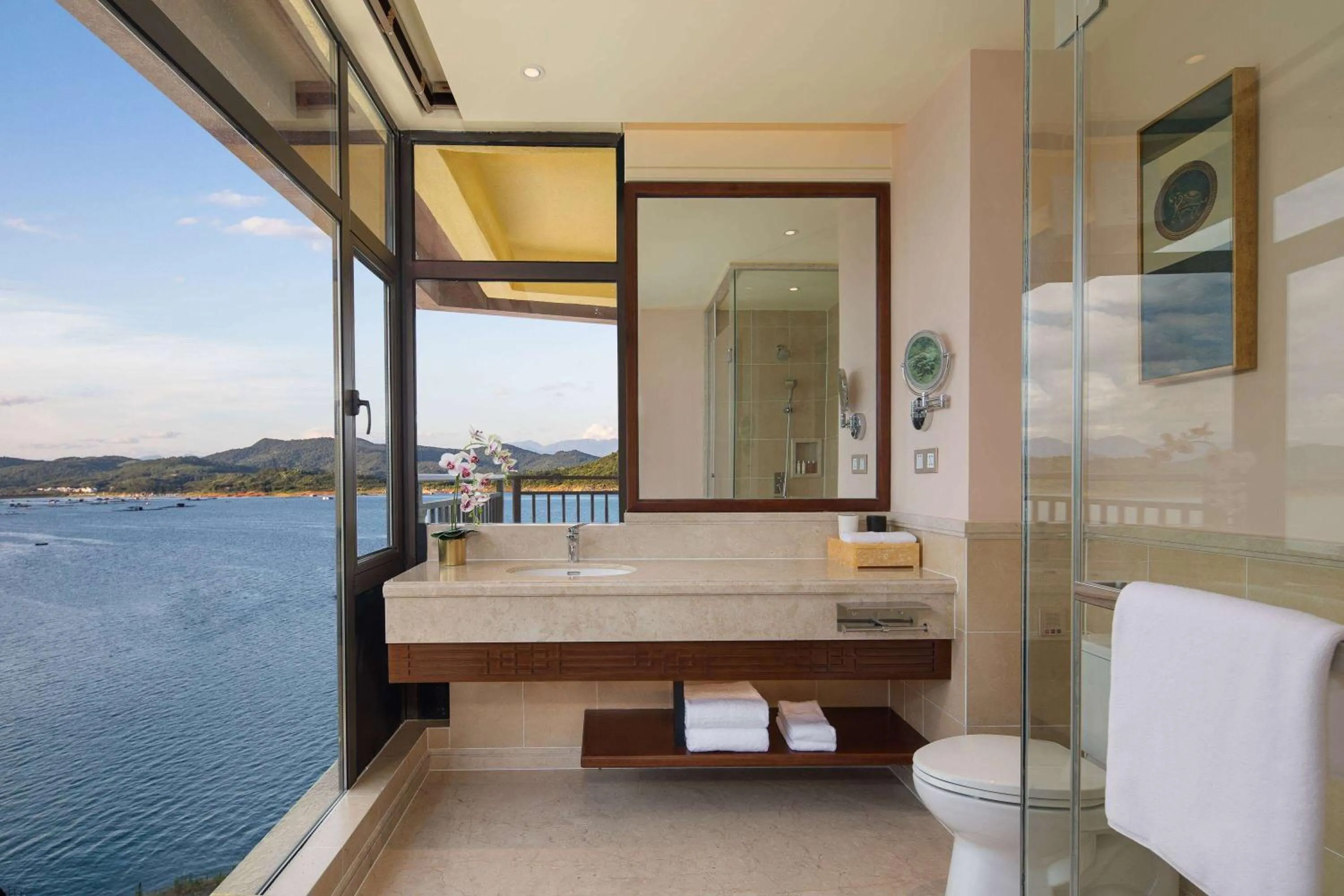 Photo of the whole room in Ramada by Wyndham Chenzhou Dongjiang Lake