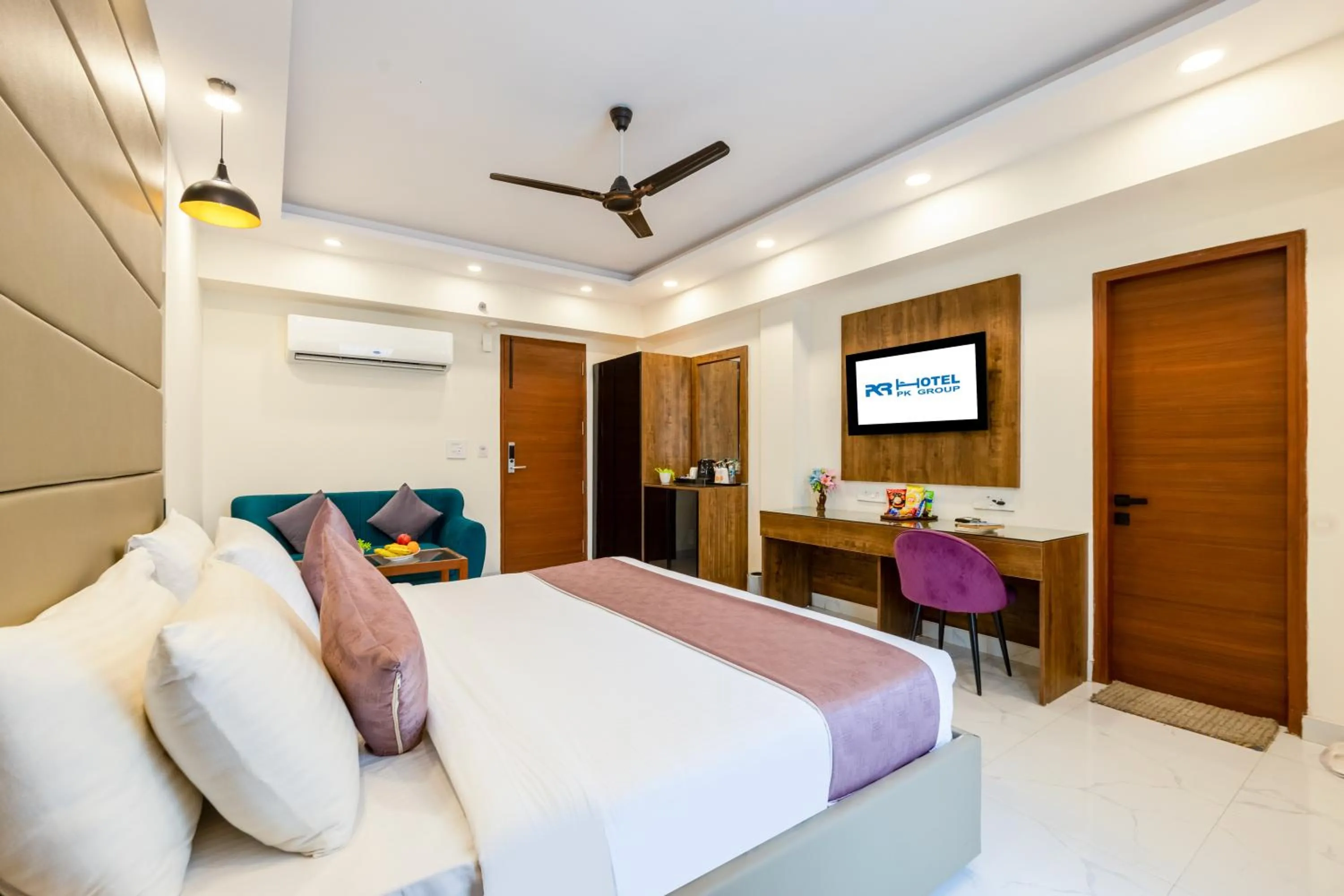 Bed in PK Boutique Hotel Noida Expressway