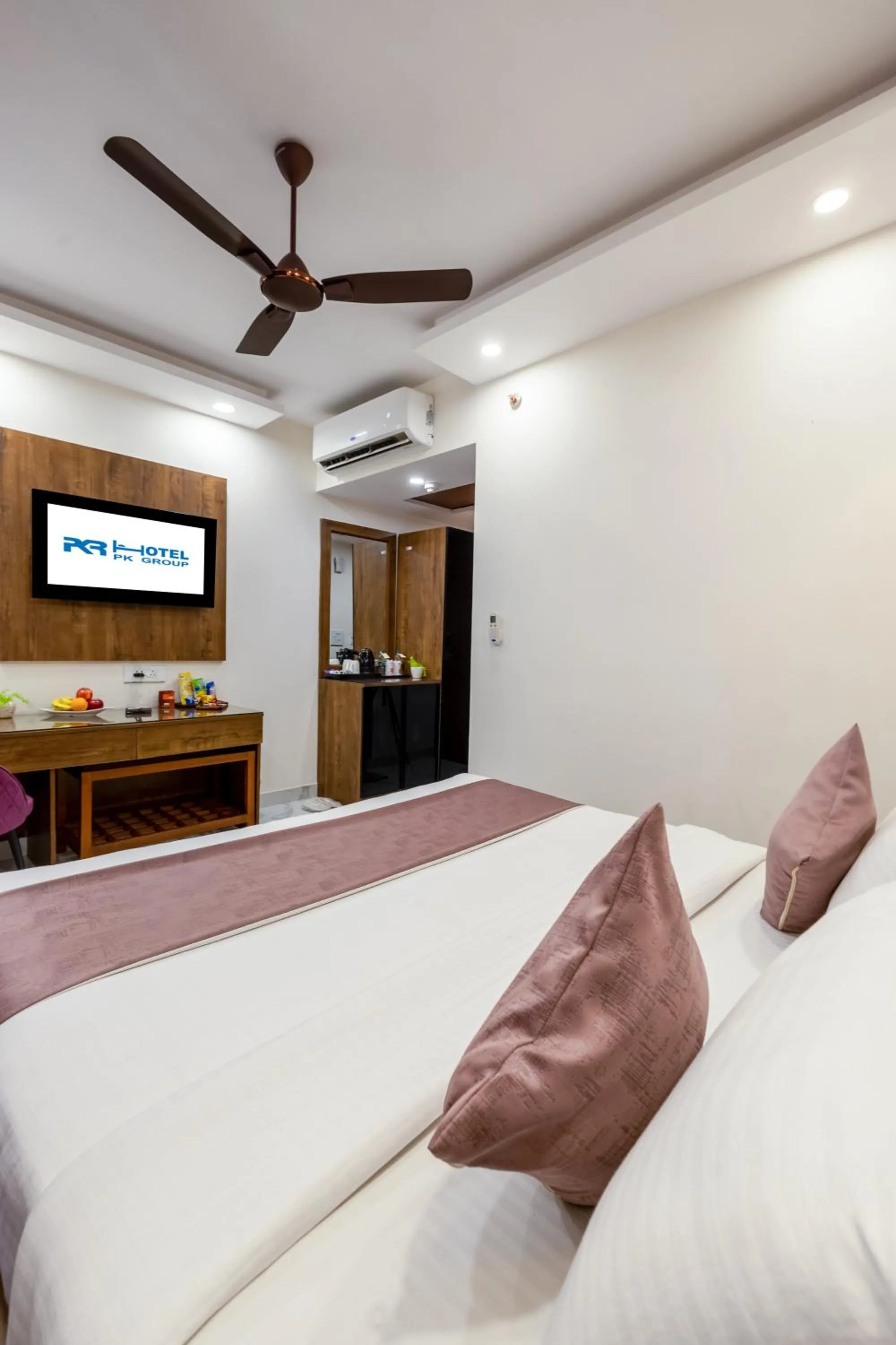Bed in PK Boutique Hotel Noida Expressway