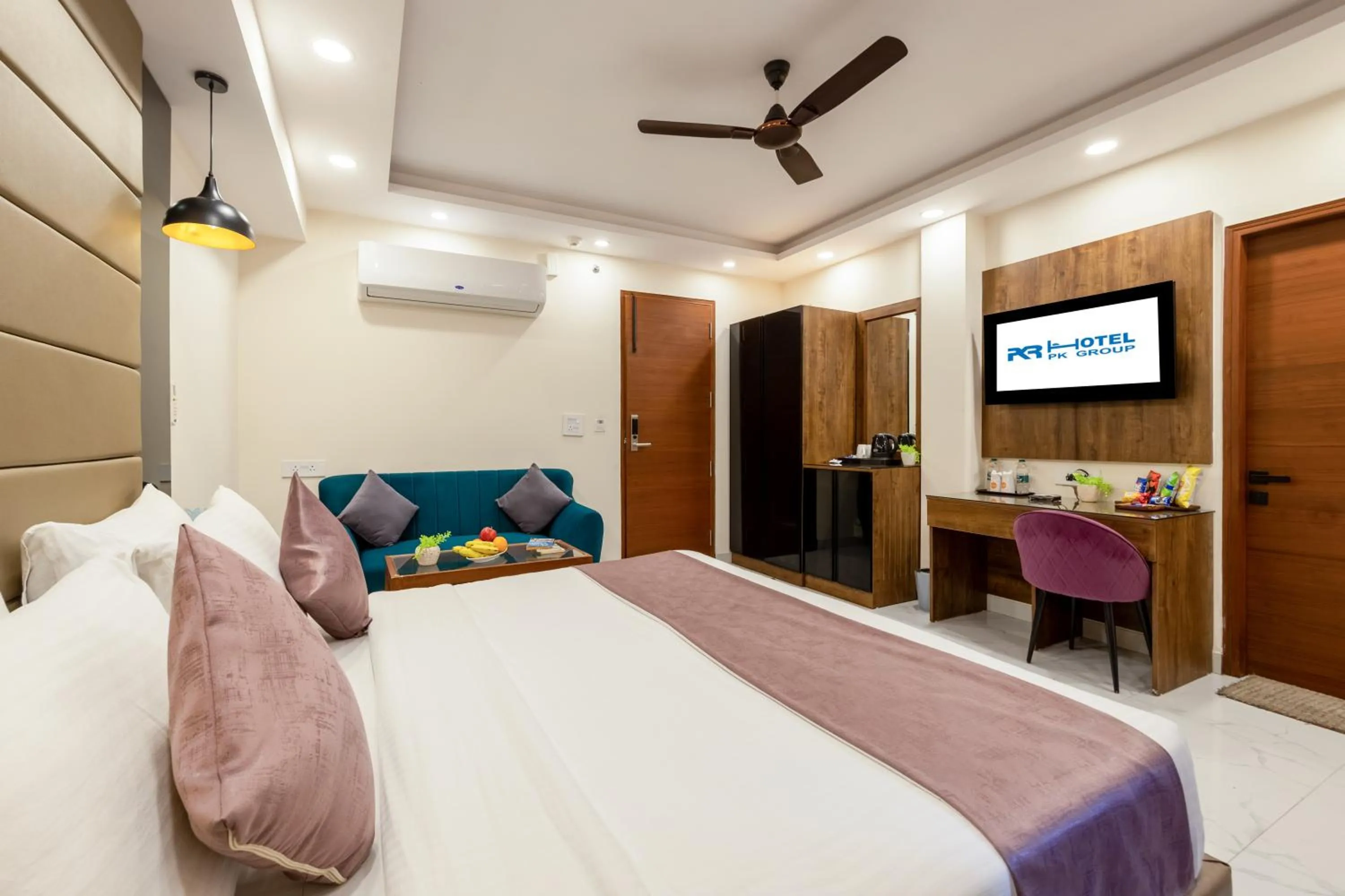 Bed in PK Boutique Hotel Noida Expressway