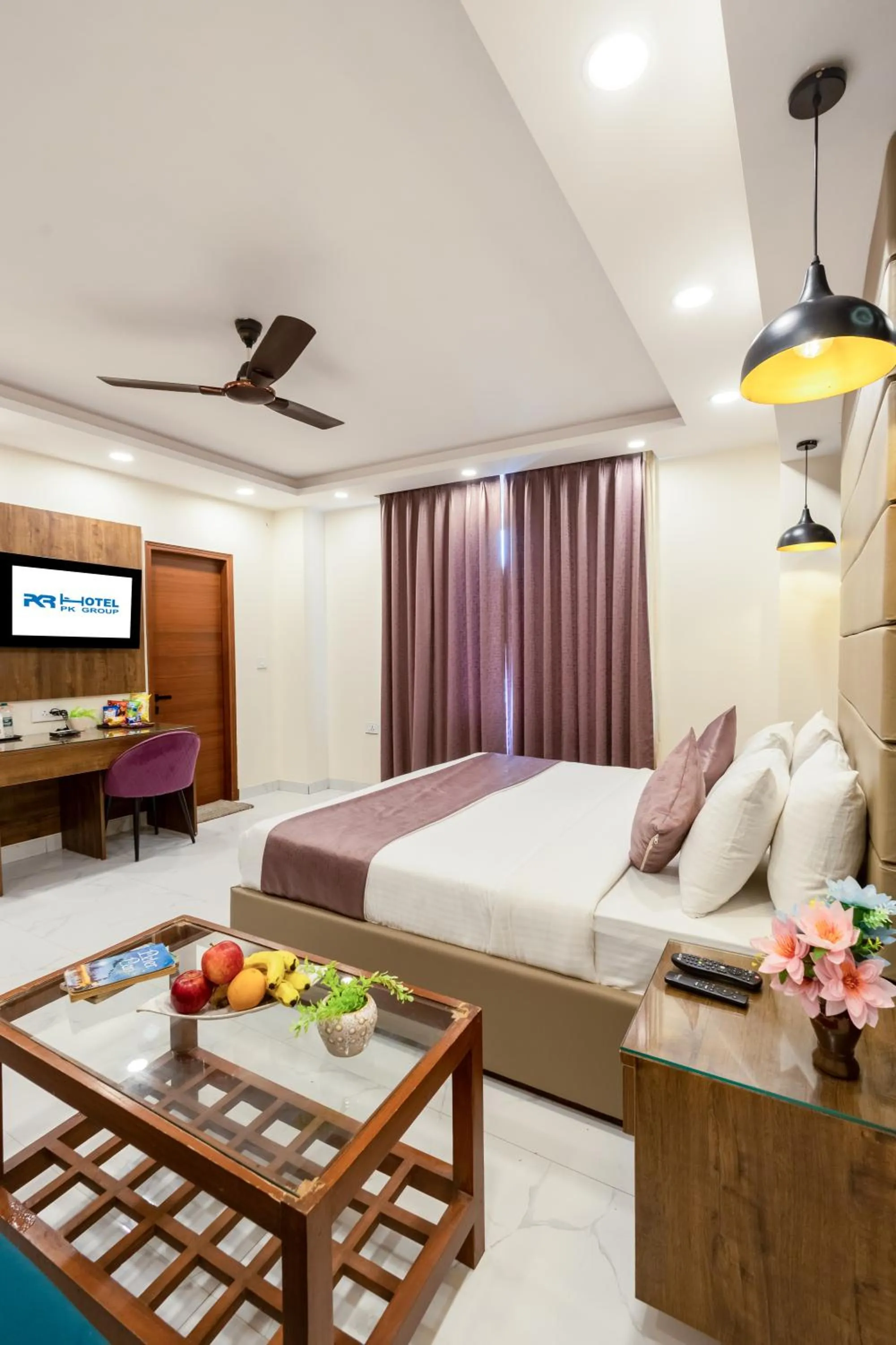 Bed in PK Boutique Hotel Noida Expressway