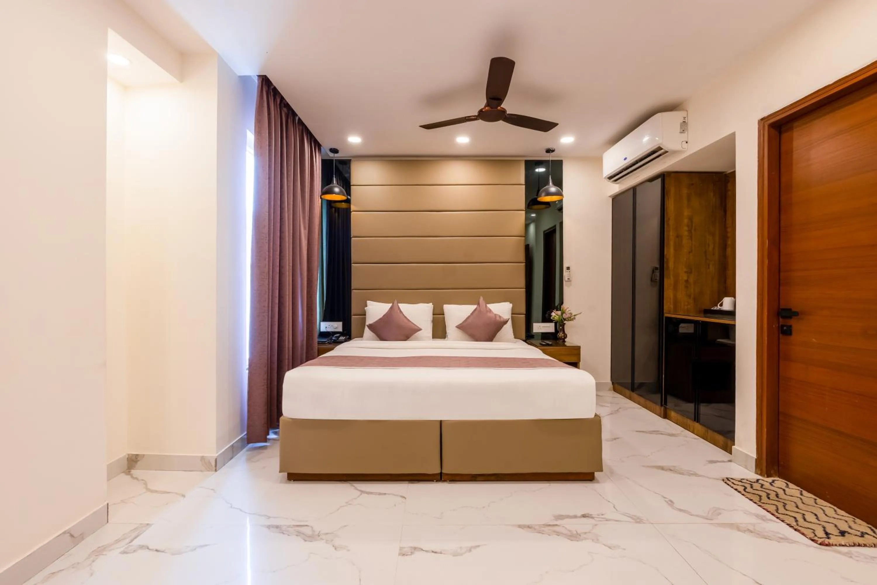 Bed in PK Boutique Hotel Noida Expressway