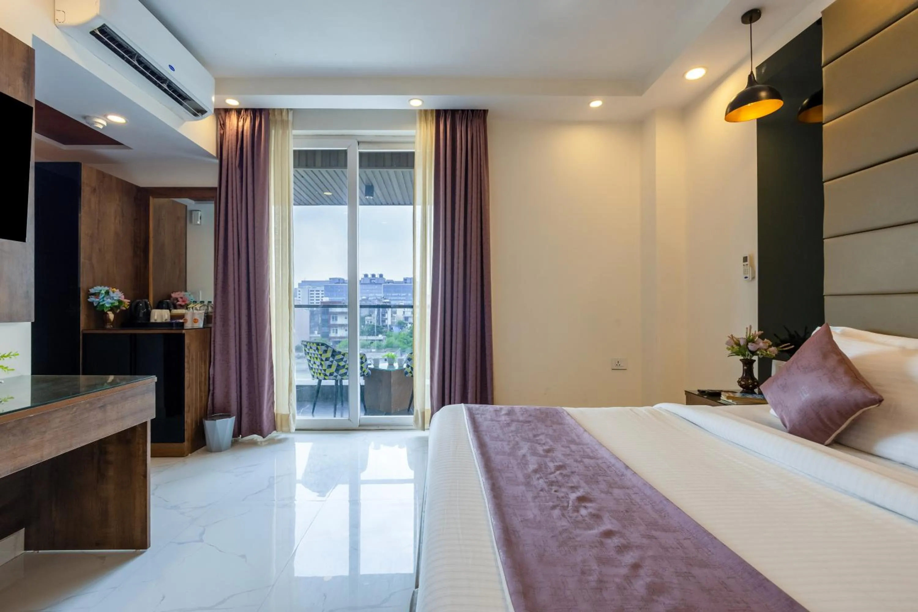 Bed in PK Boutique Hotel Noida Expressway